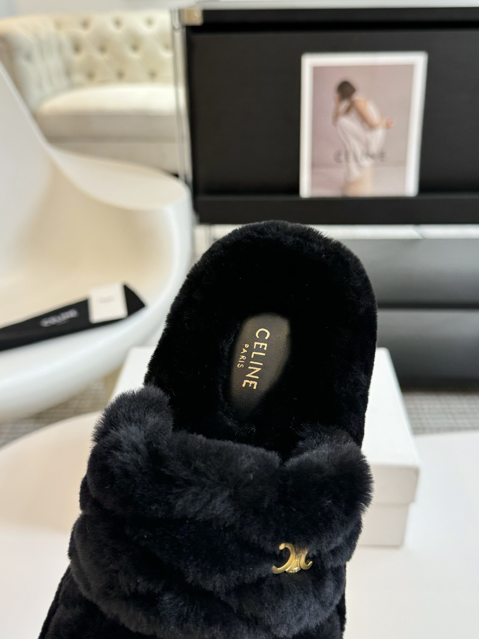 CELINE/塞琳 s𝐧𝐞𝐰秋冬新品夹脚厚底毛毛拖鞋💗这一季的赛琳又让我重新爱了它一次！这季节美鞋太多这