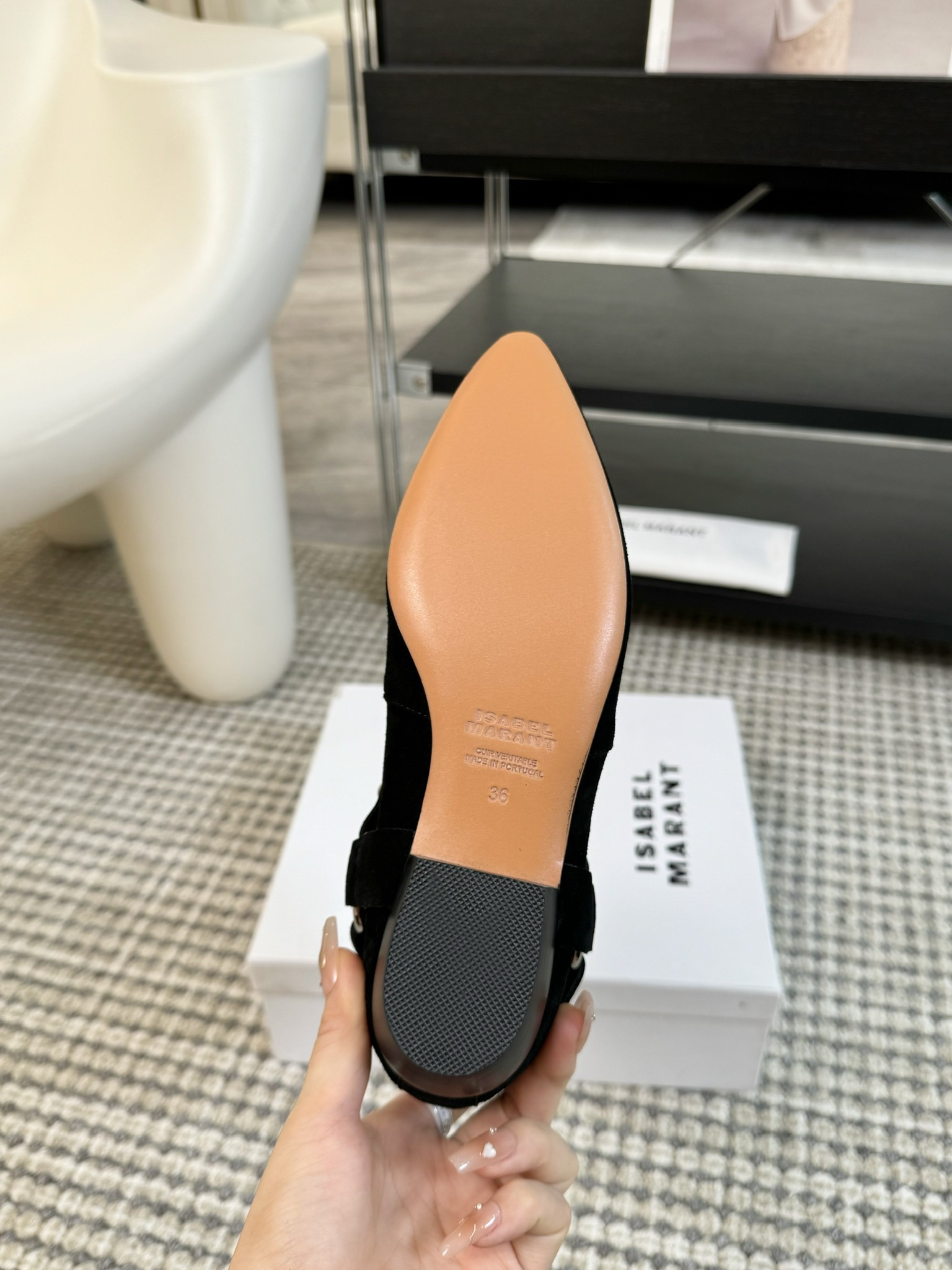   
ISABEL MARANT AW 秋冬经典复古短靴

西部风裸靴主宰 24SS秀场，牛仔靴无疑是历