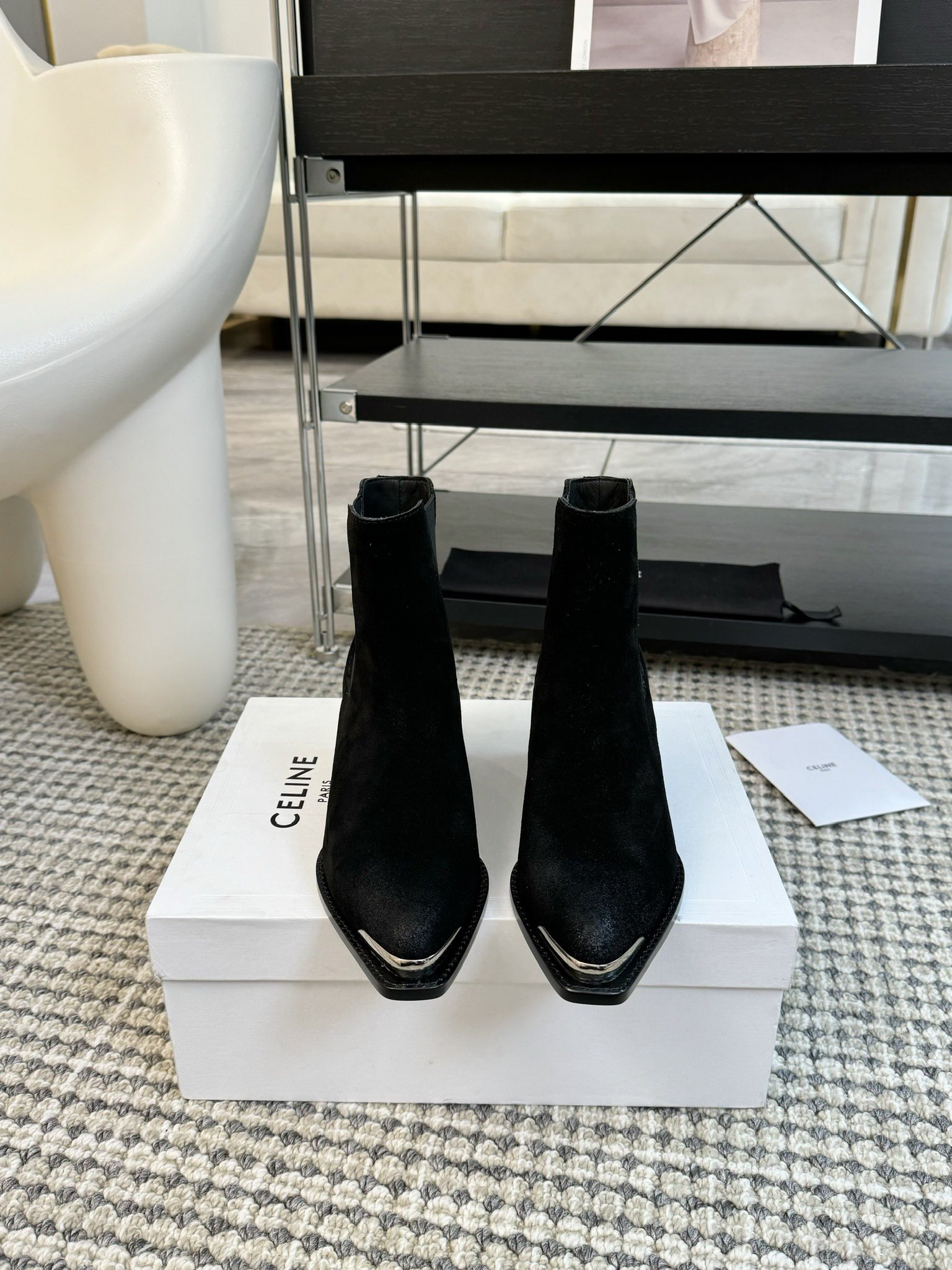 CELINE专柜最新时装靴、走秀款时尚博主同款 早秋力推单品！复古欧美风格 炸街必备单品 ✔️凯旋门lo