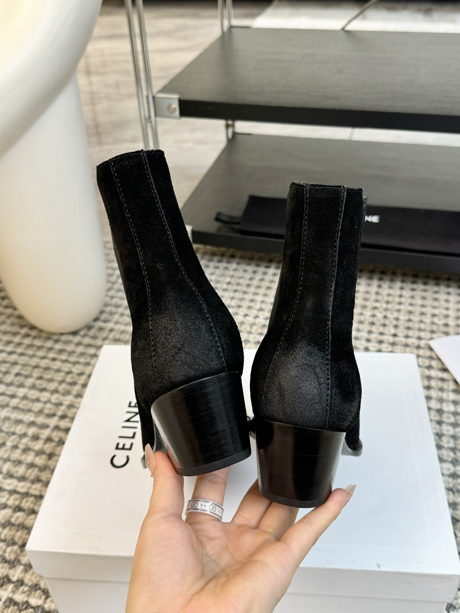 CELINE专柜最新时装靴、走秀款时尚博主同款 早秋力推单品！复古欧美风格 炸街必备单品 ✔️凯旋门lo
