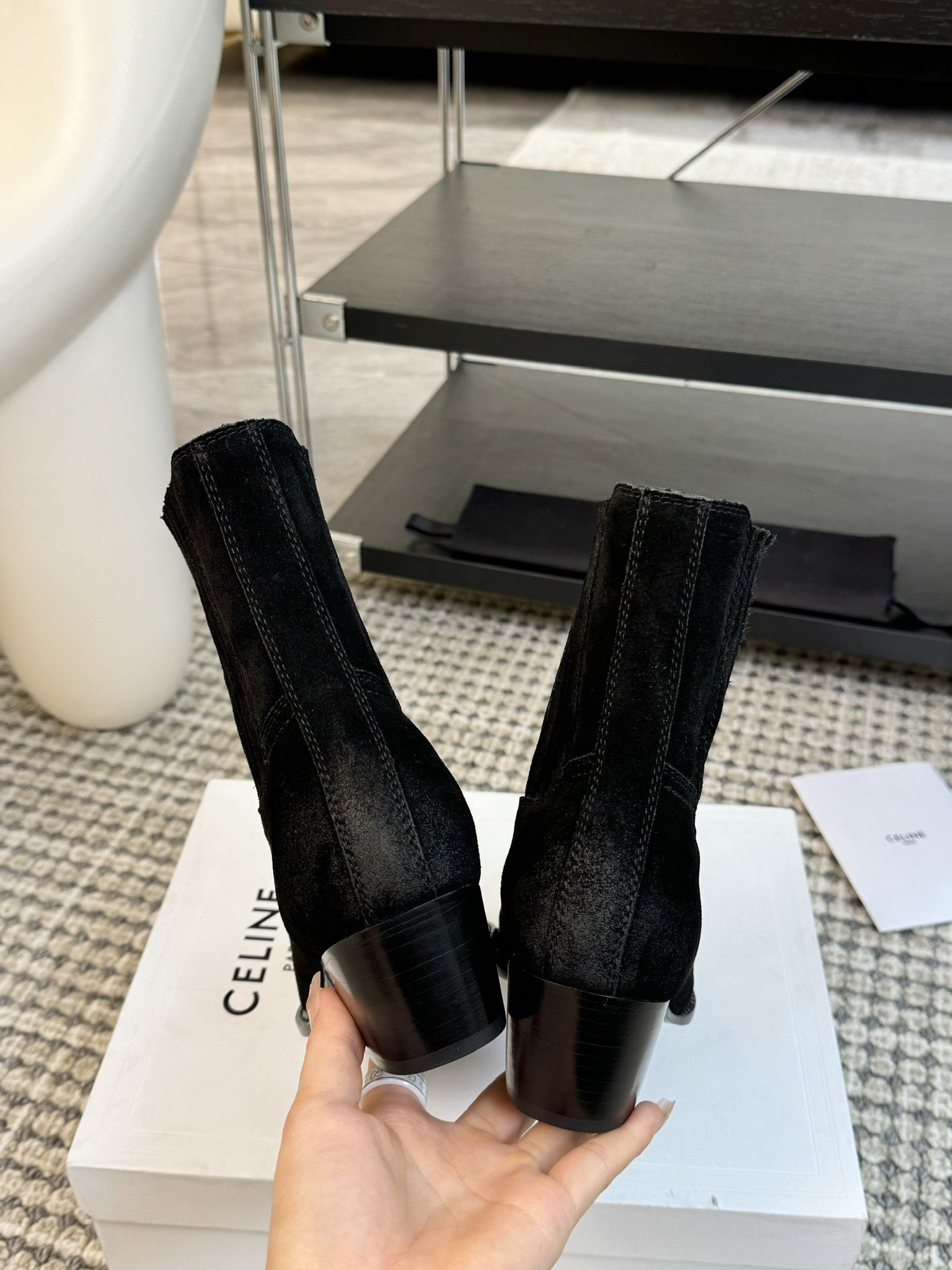 CELINE专柜最新时装靴、走秀款时尚博主同款 早秋力推单品！复古欧美风格 炸街必备单品 ✔️凯旋门lo