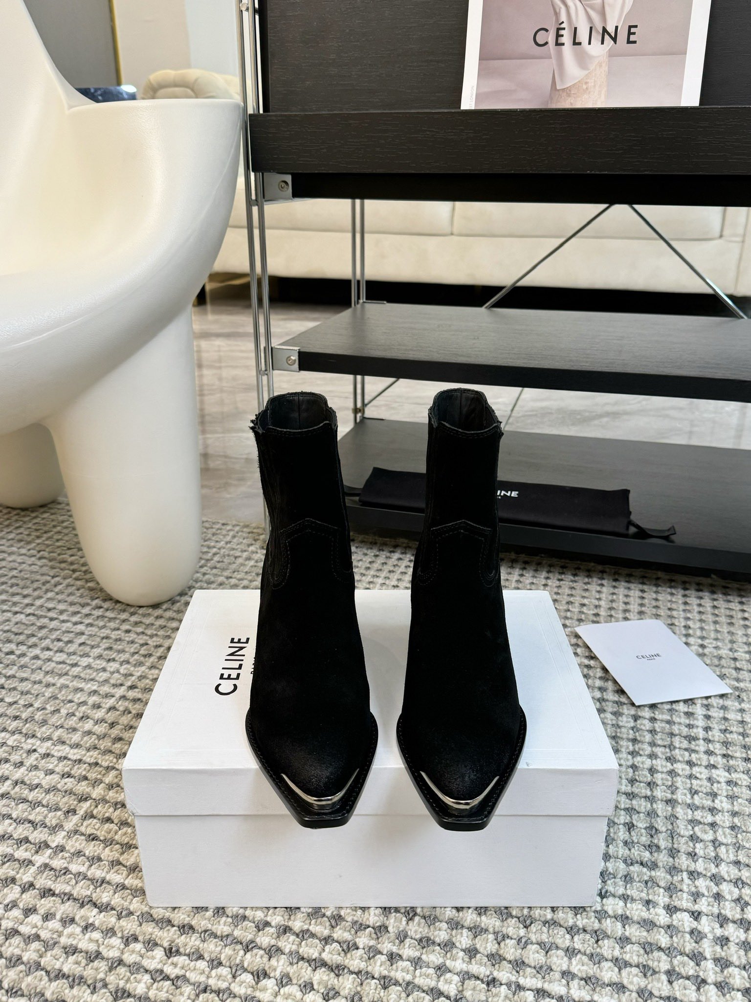 CELINE专柜最新时装靴、走秀款时尚博主同款 早秋力推单品！复古欧美风格 炸街必备单品 ✔️凯旋门lo