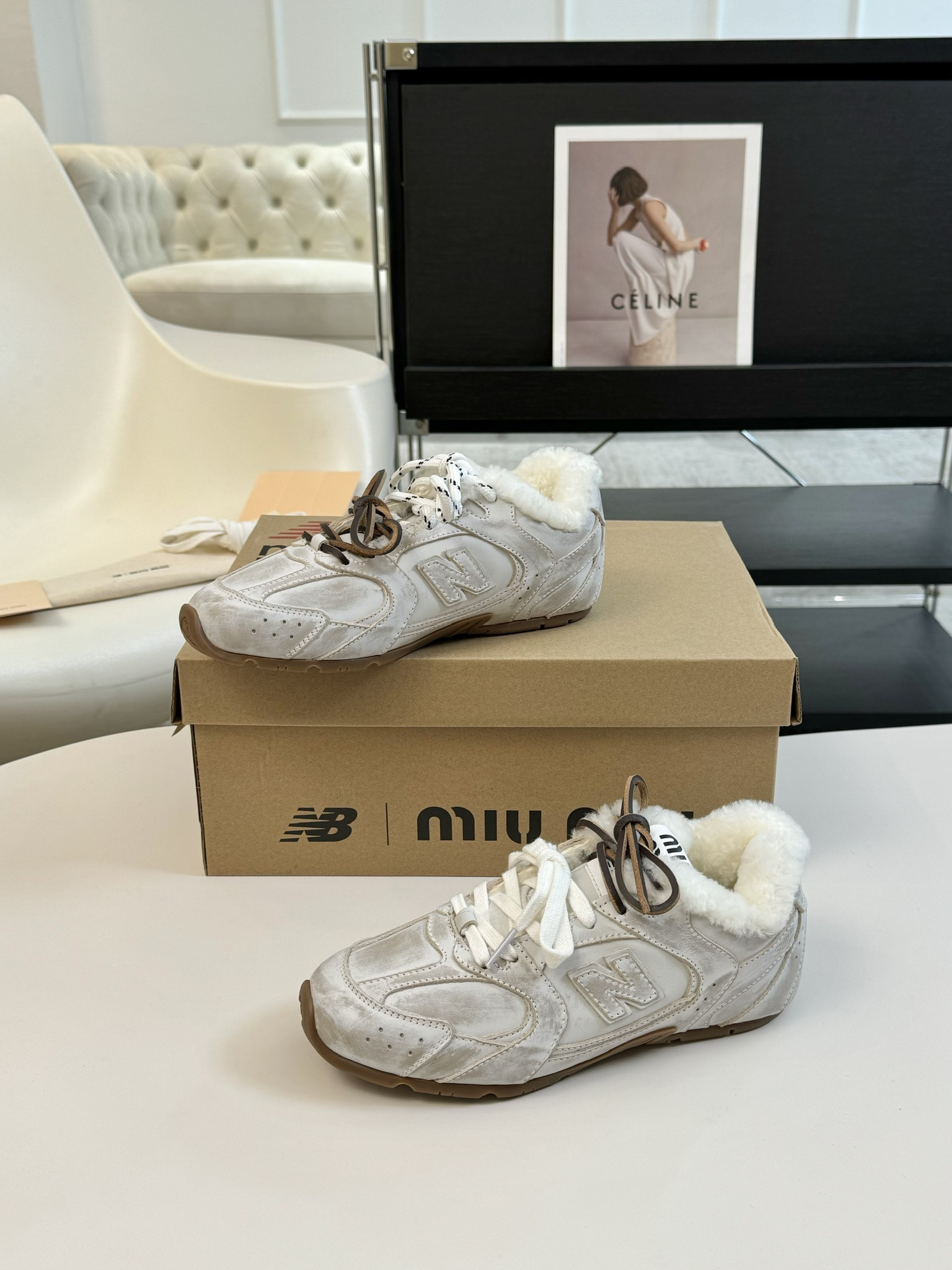 牛皮MiuMiu️NewBalance联名系列德训运动鞋出真毛里了各大品牌都热衷于跨界联名缪缪这次联名诚