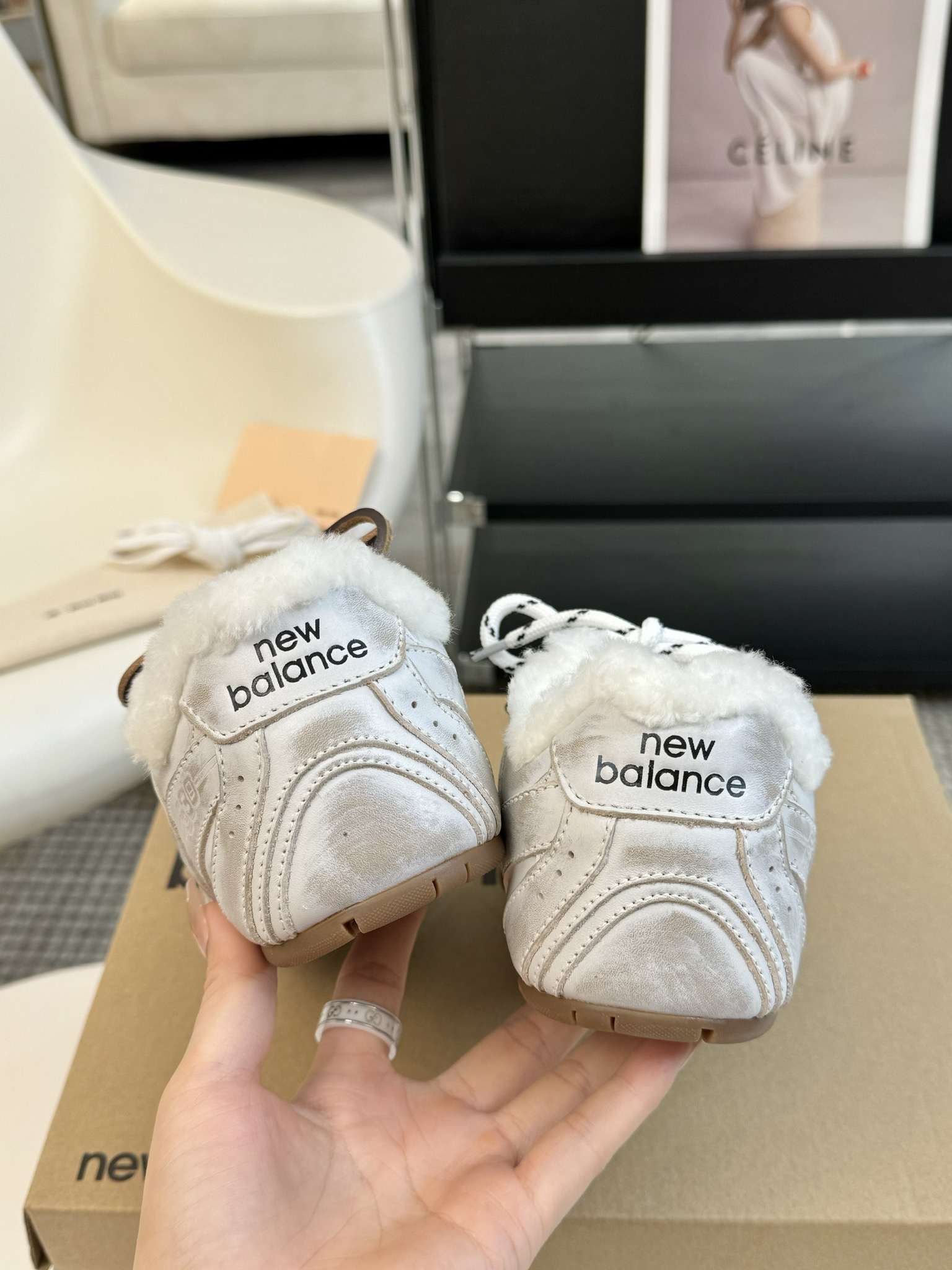 牛皮MiuMiu️NewBalance联名系列德训运动鞋出真毛里了各大品牌都热衷于跨界联名缪缪这次联名诚