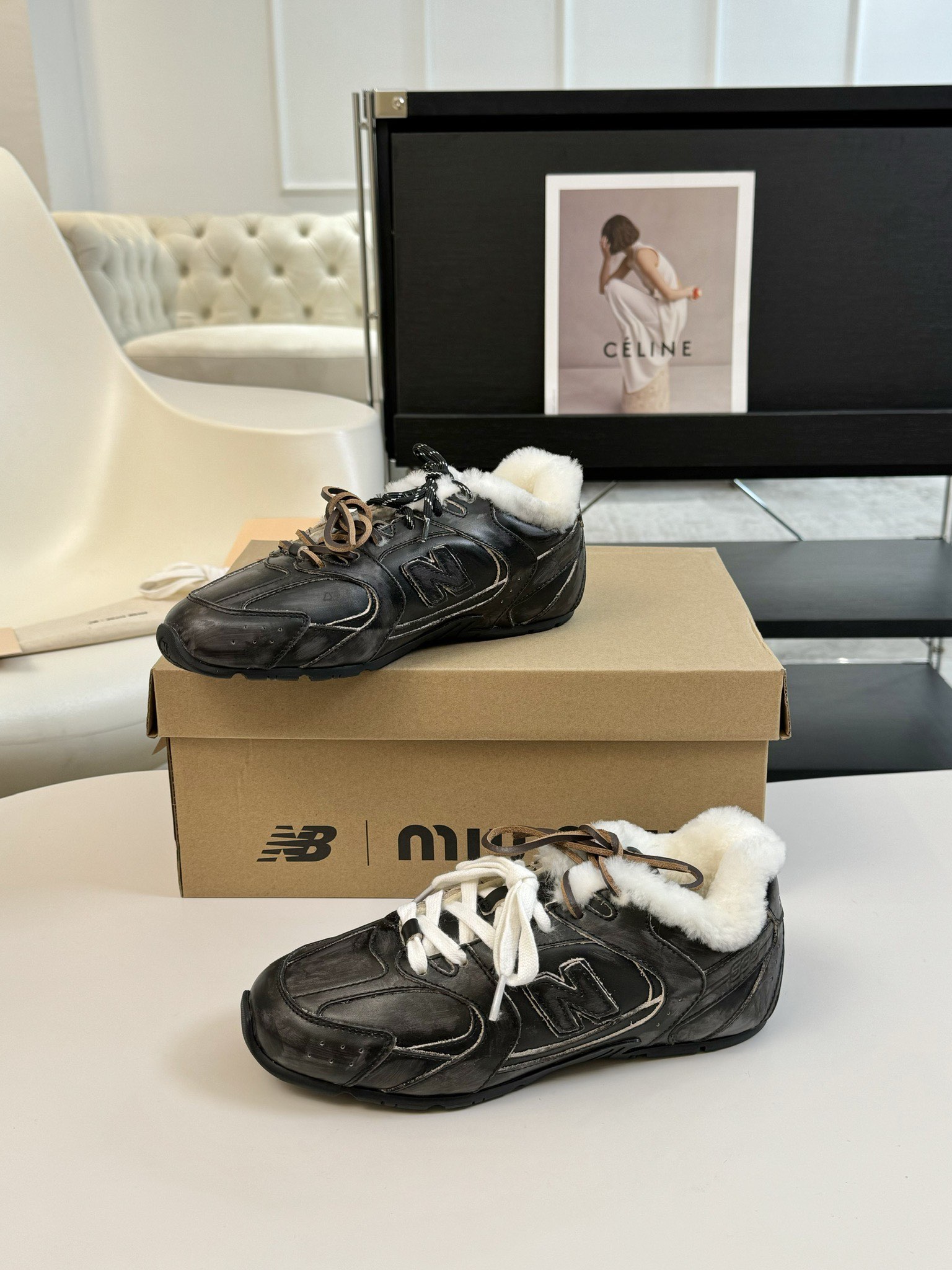 牛皮MiuMiu️NewBalance联名系列德训运动鞋出真毛里了各大品牌都热衷于跨界联名缪缪这次联名诚