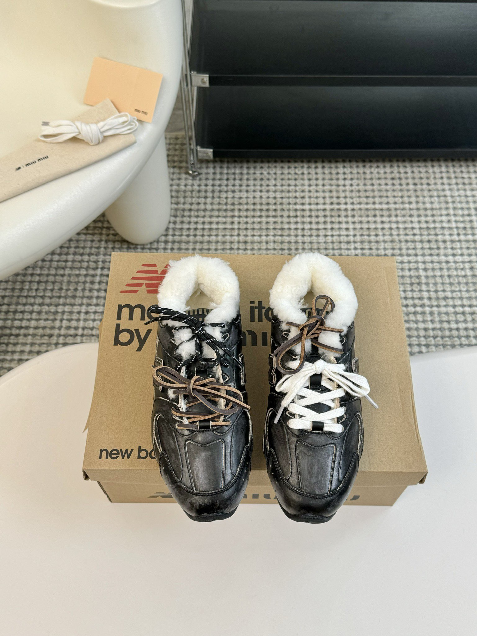 牛皮MiuMiu️NewBalance联名系列德训运动鞋出真毛里了各大品牌都热衷于跨界联名缪缪这次联名诚