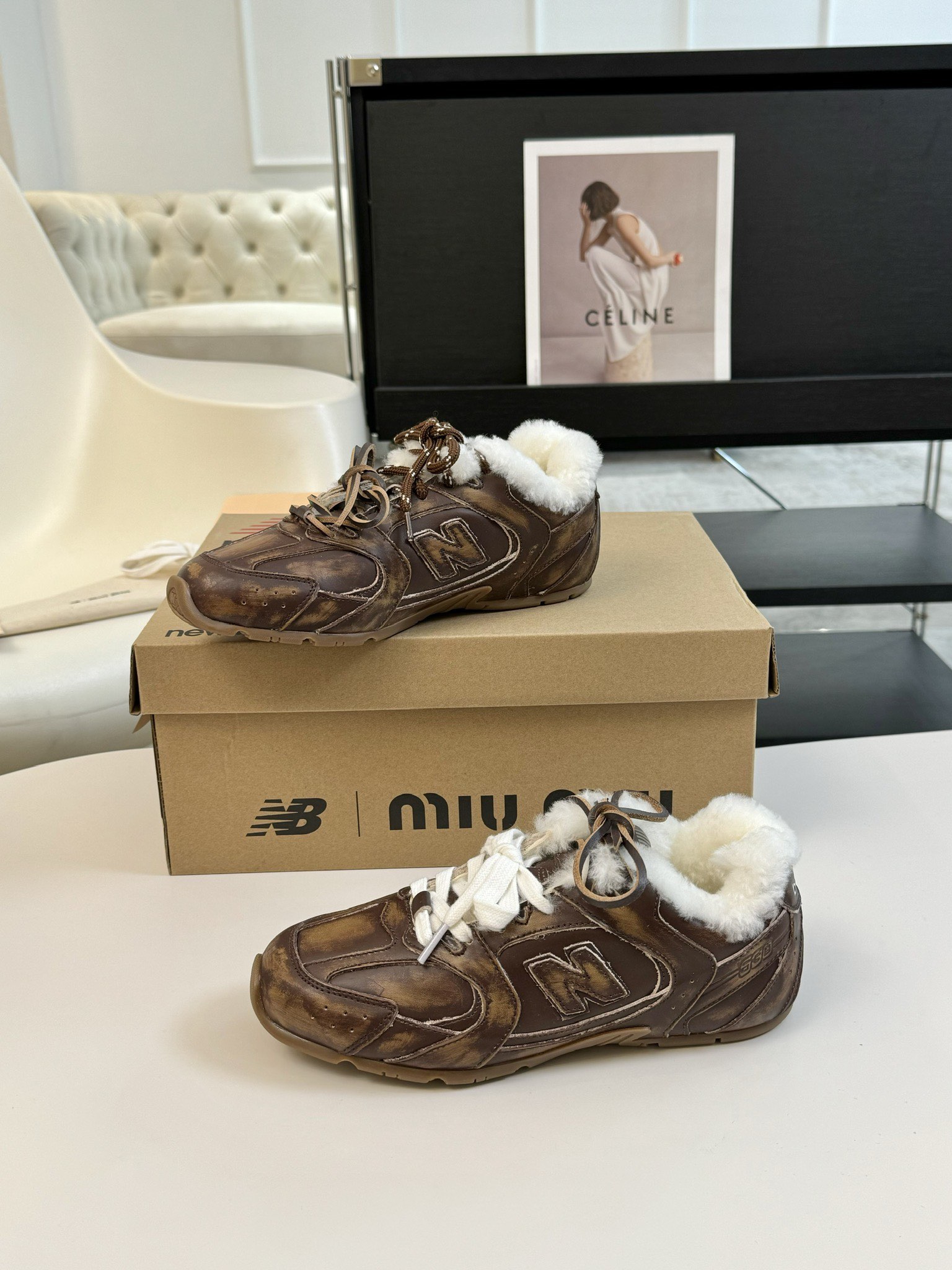 牛皮MiuMiu️NewBalance联名系列德训运动鞋出真毛里了各大品牌都热衷于跨界联名缪缪这次联名诚