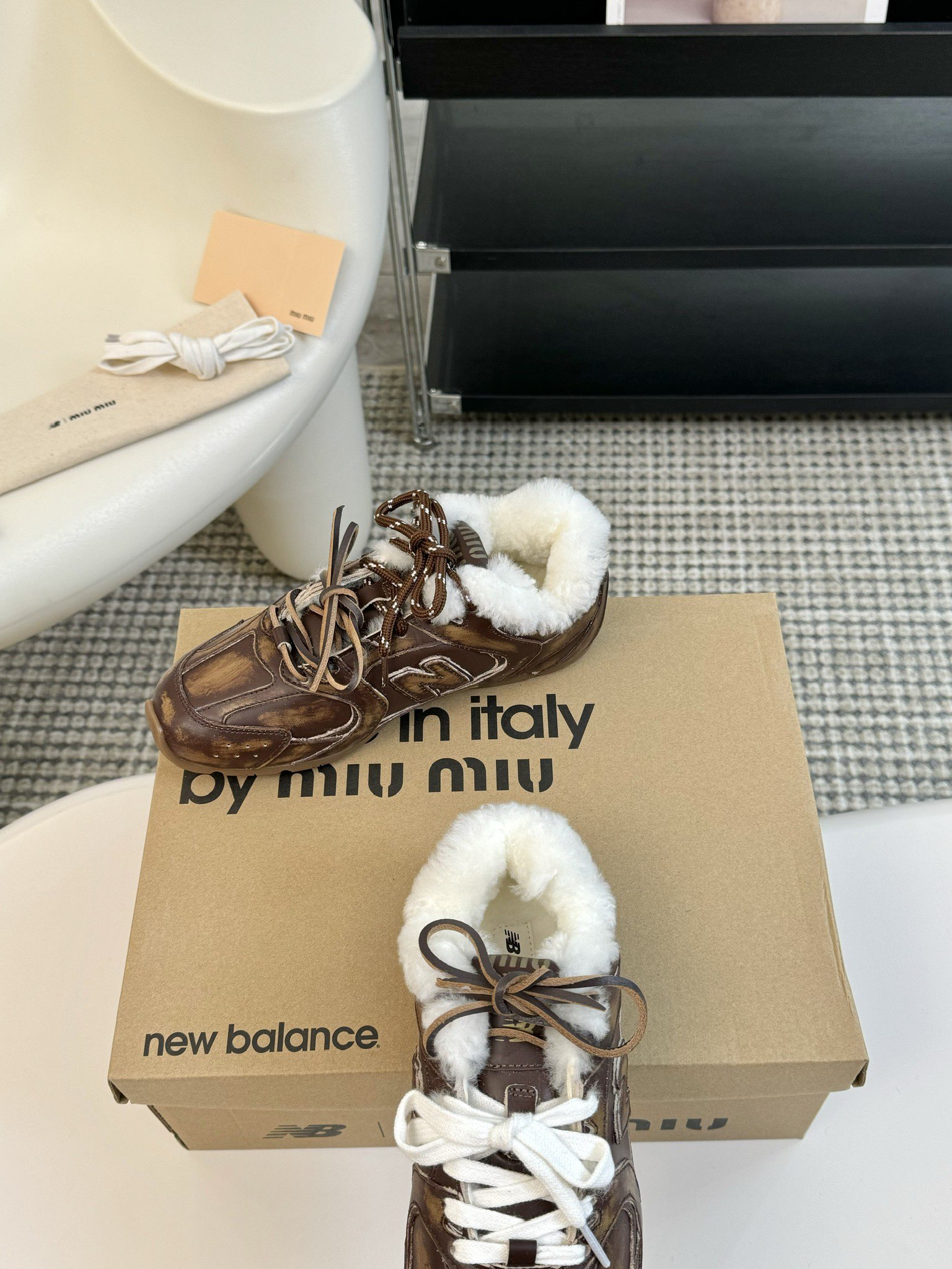 牛皮MiuMiu️NewBalance联名系列德训运动鞋出真毛里了各大品牌都热衷于跨界联名缪缪这次联名诚