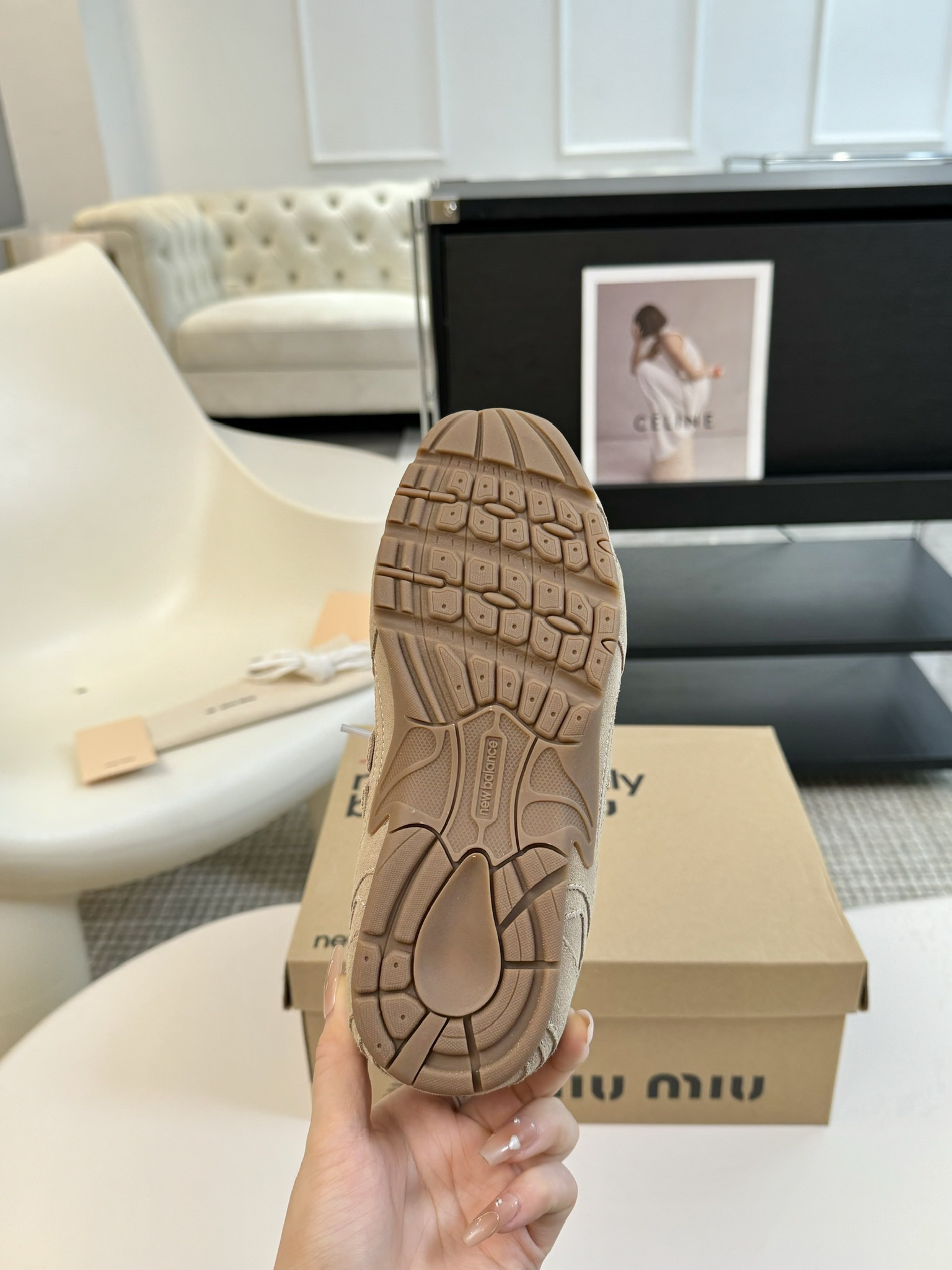 牛京MiuMiu️NewBalance联名系列德训运动鞋出真毛里了各大品牌都热衷于跨界联名缪缪这次联名诚