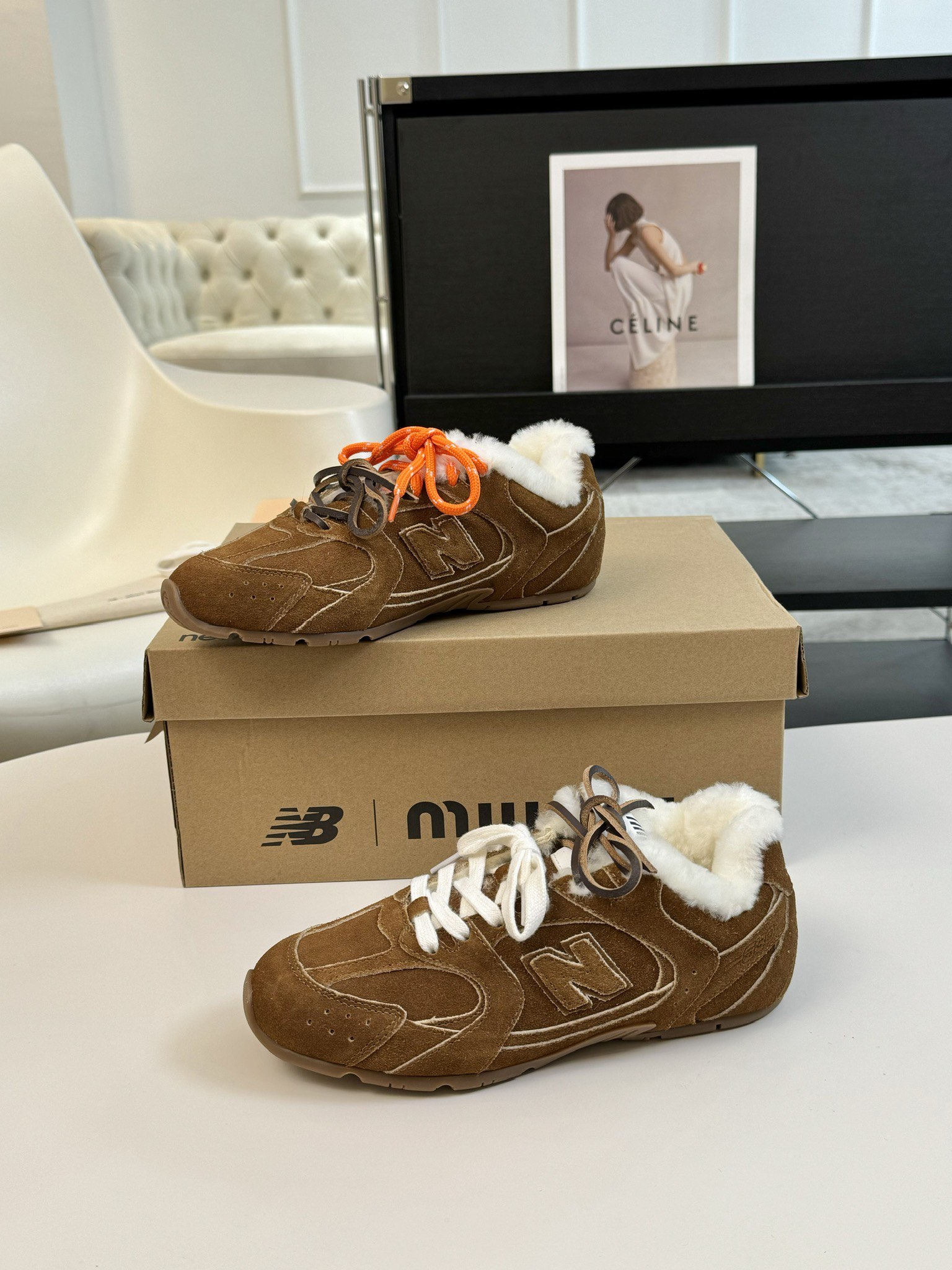 牛京MiuMiu️NewBalance联名系列德训运动鞋出真毛里了各大品牌都热衷于跨界联名缪缪这次联名诚