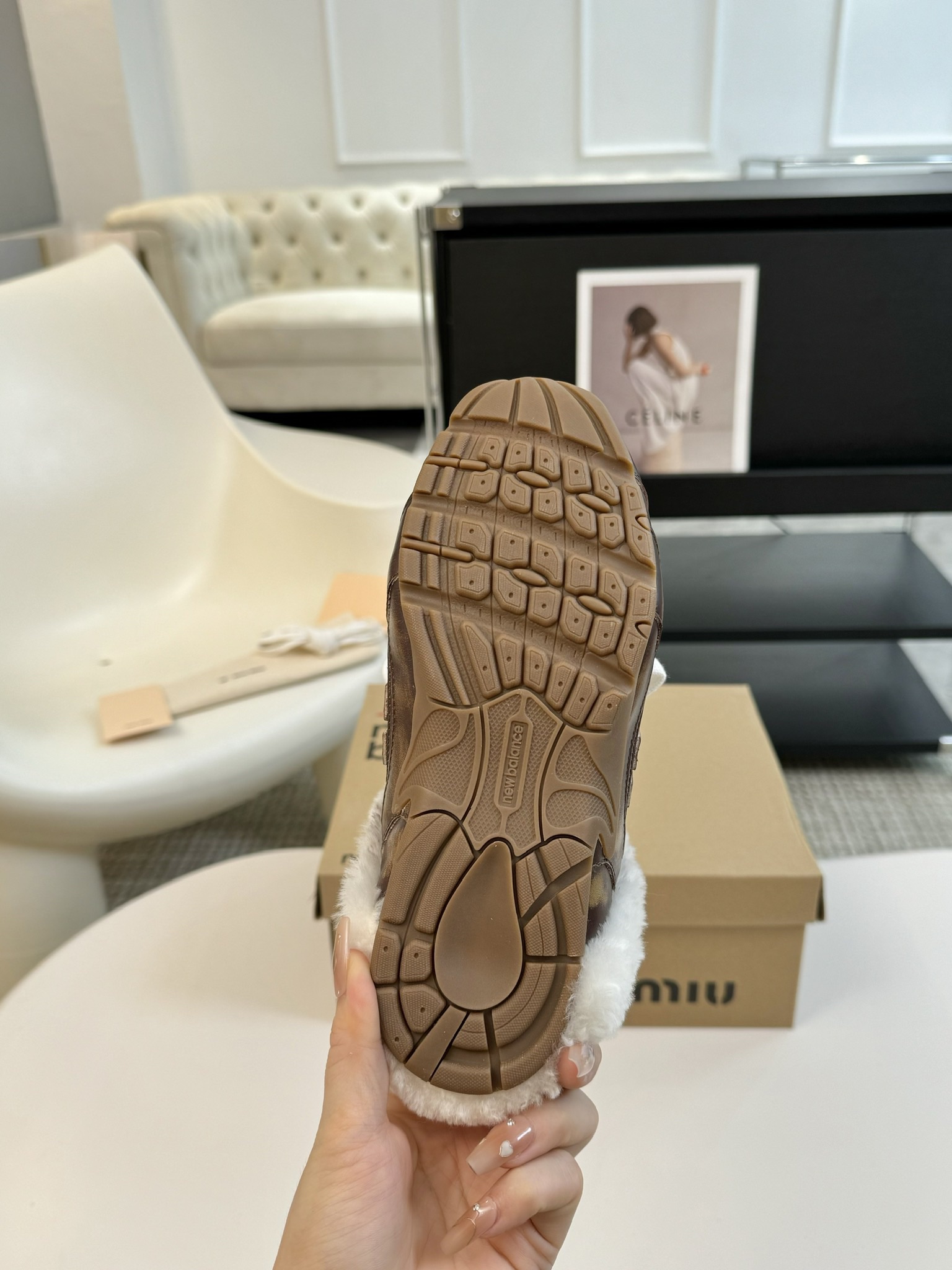 MiuMiu️NewBalance联名系列德训运动鞋出真毛里了各大品牌都热衷于跨界联名缪缪这次联名诚意满