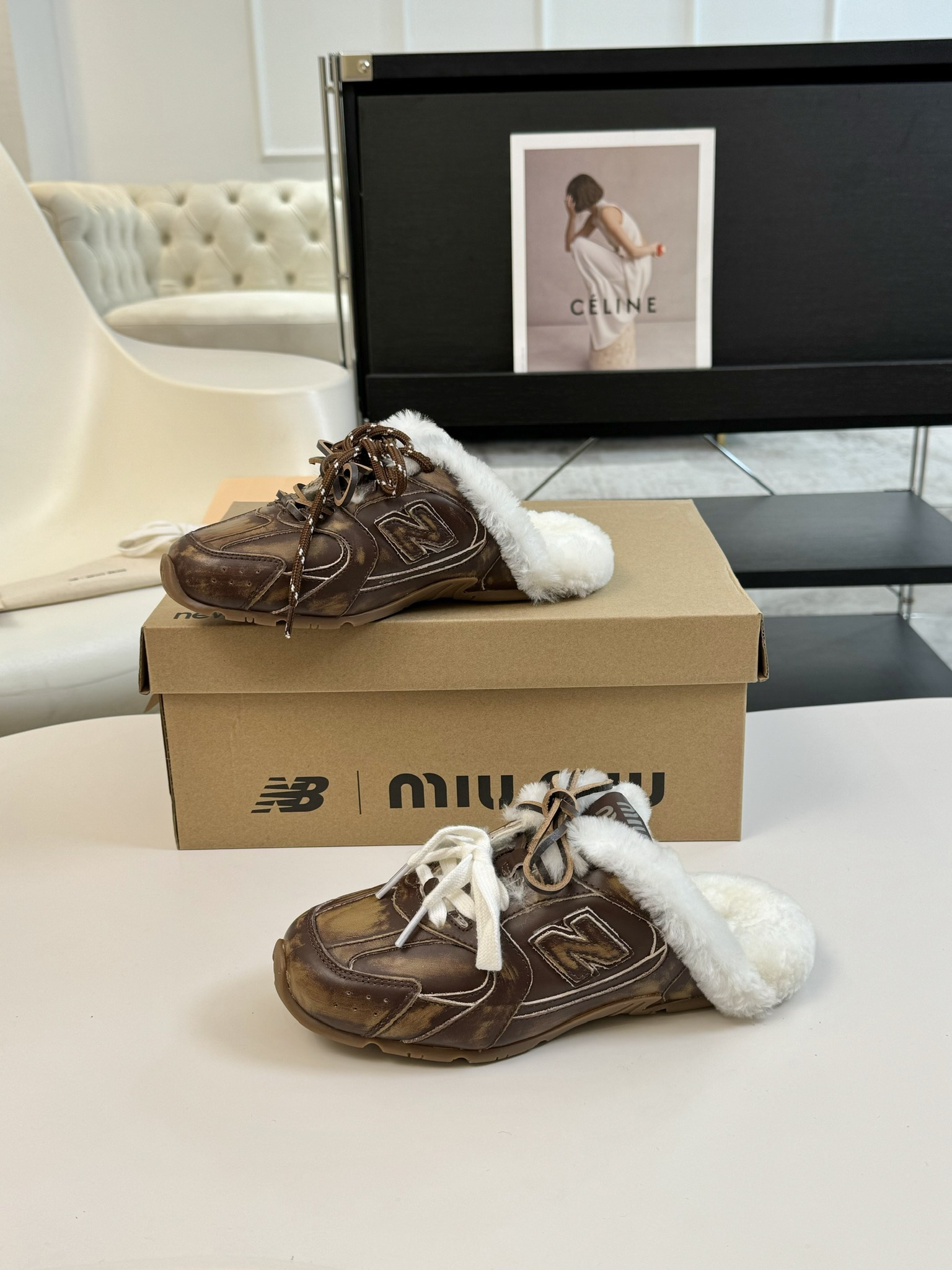 MiuMiu️NewBalance联名系列德训运动鞋出真毛里了各大品牌都热衷于跨界联名缪缪这次联名诚意满