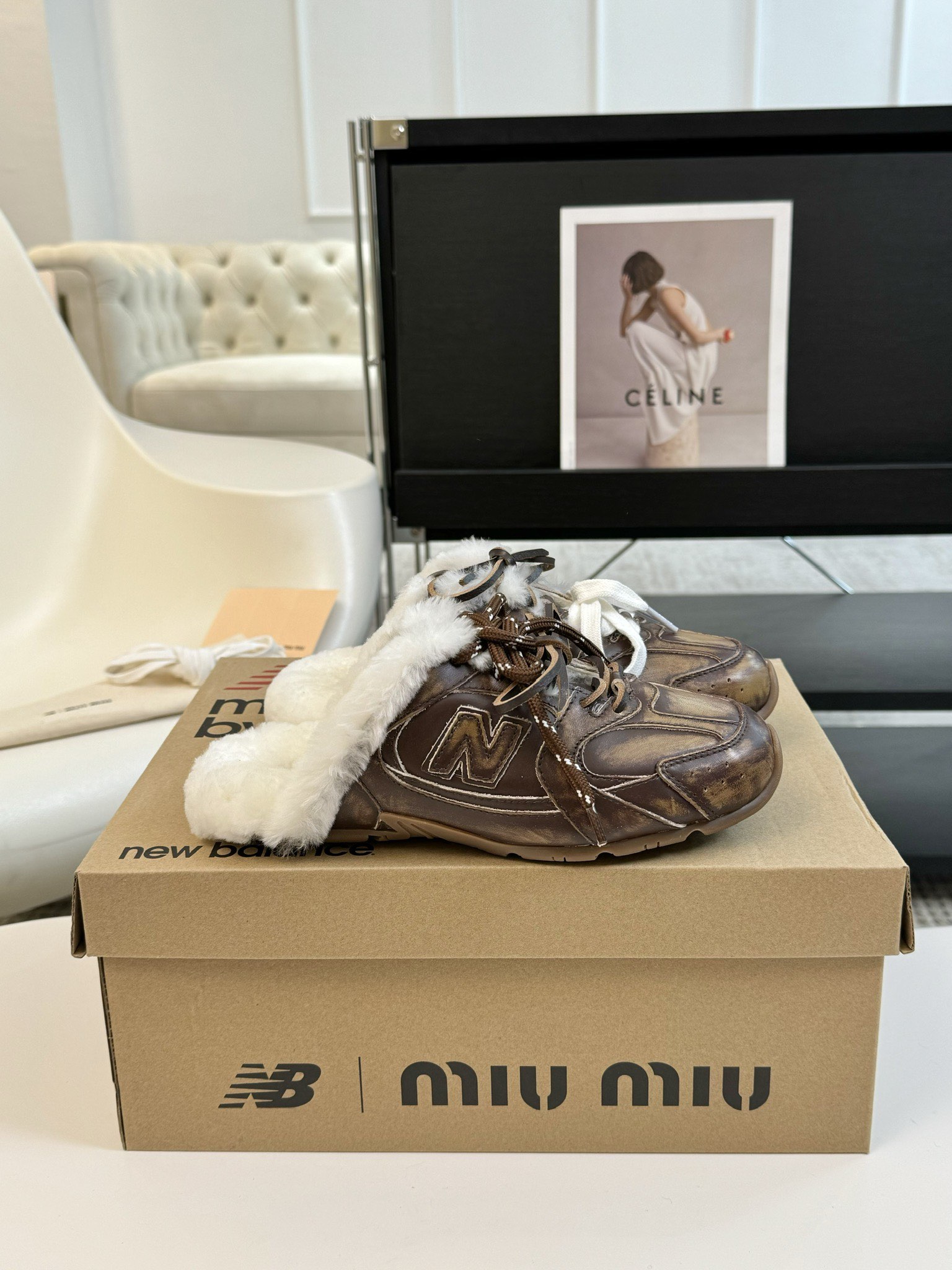 MiuMiu️NewBalance联名系列德训运动鞋出真毛里了各大品牌都热衷于跨界联名缪缪这次联名诚意满