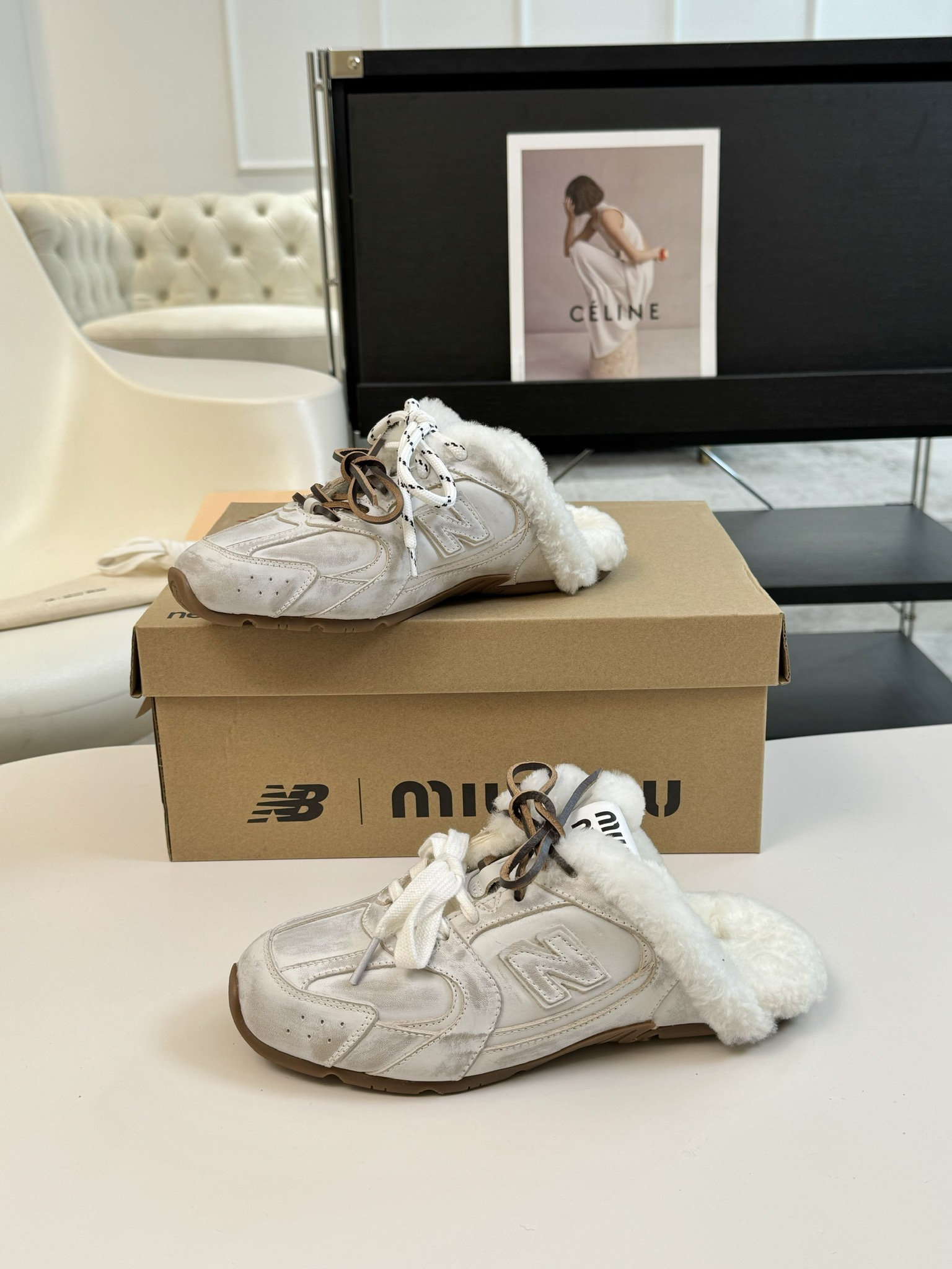 MiuMiu️NewBalance联名系列德训运动鞋出真毛里了各大品牌都热衷于跨界联名缪缪这次联名诚意满