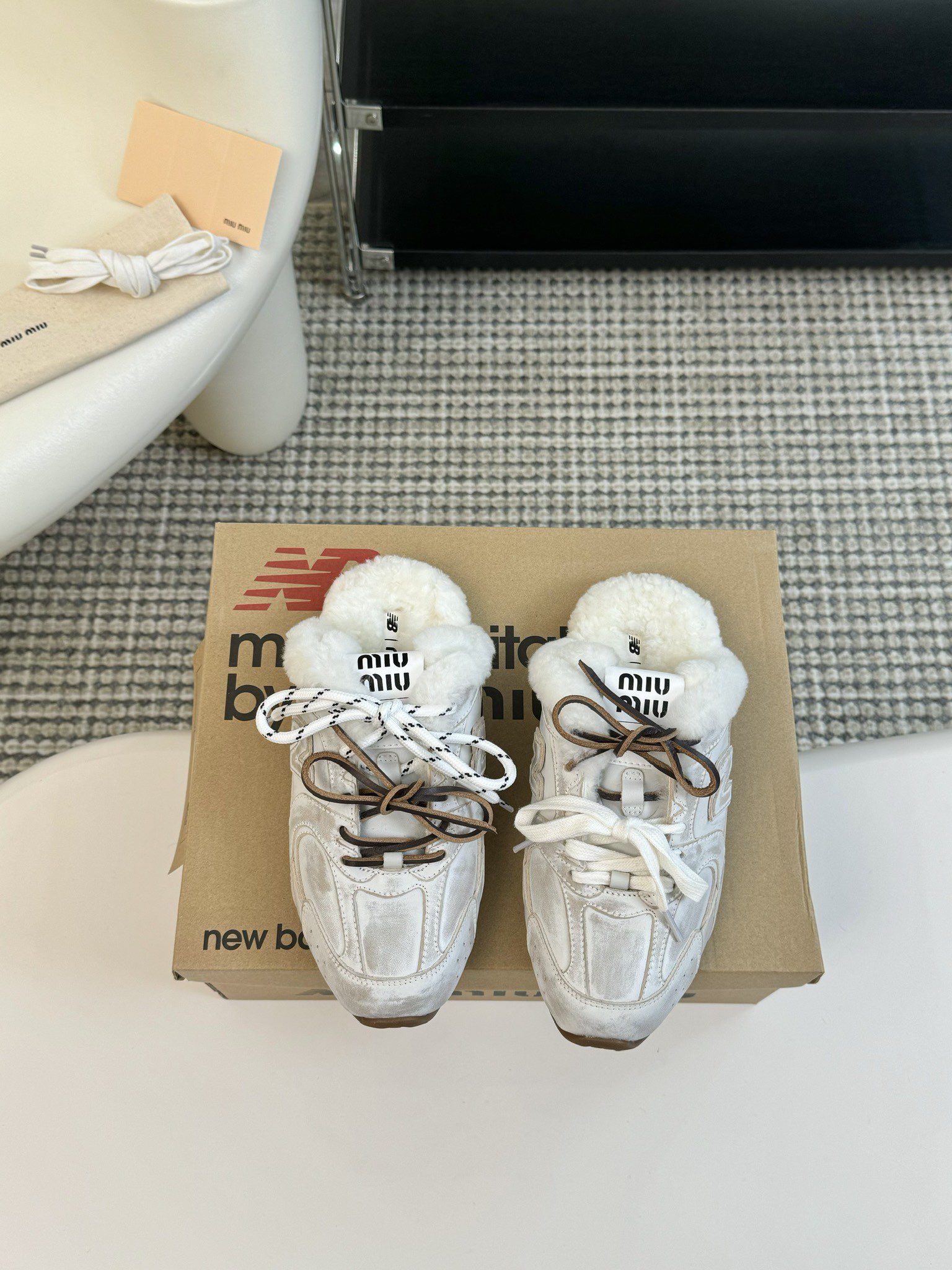 MiuMiu️NewBalance联名系列德训运动鞋出真毛里了各大品牌都热衷于跨界联名缪缪这次联名诚意满