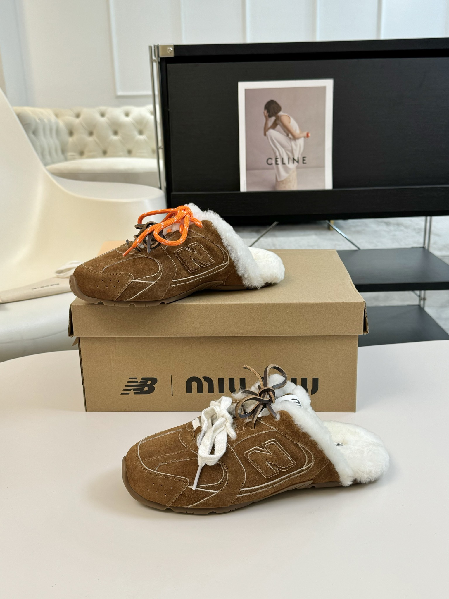 MiuMiu️NewBalance联名系列德训运动鞋出真毛里了各大品牌都热衷于跨界联名缪缪这次联名诚意满