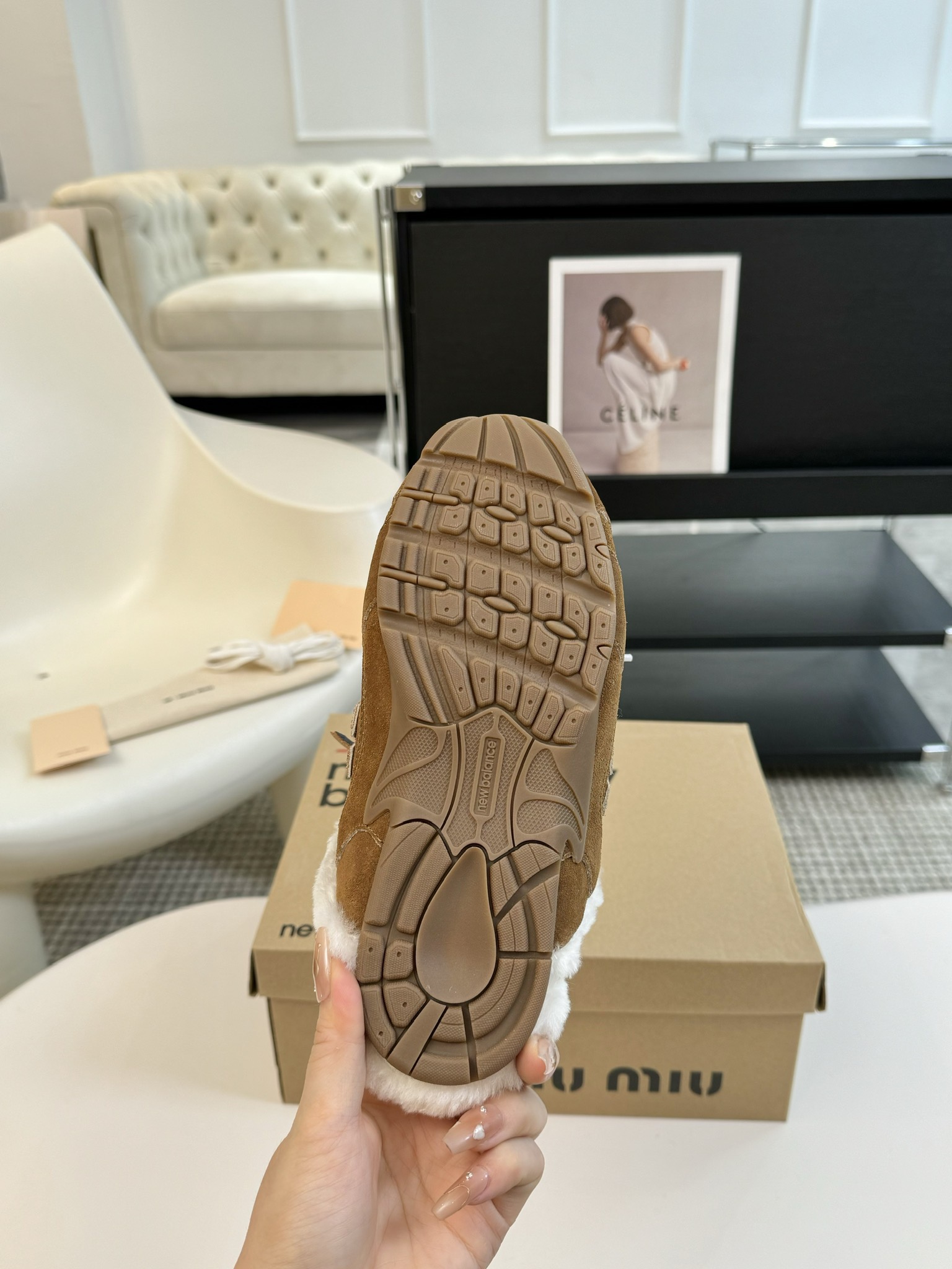 MiuMiu️NewBalance联名系列德训运动鞋出真毛里了各大品牌都热衷于跨界联名缪缪这次联名诚意满