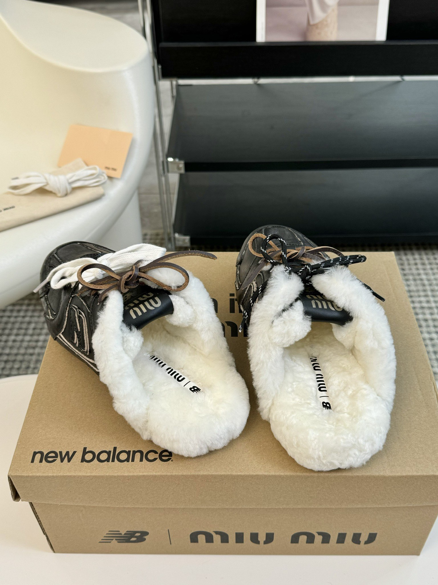 MiuMiu️NewBalance联名系列德训运动鞋出真毛里了各大品牌都热衷于跨界联名缪缪这次联名诚意满