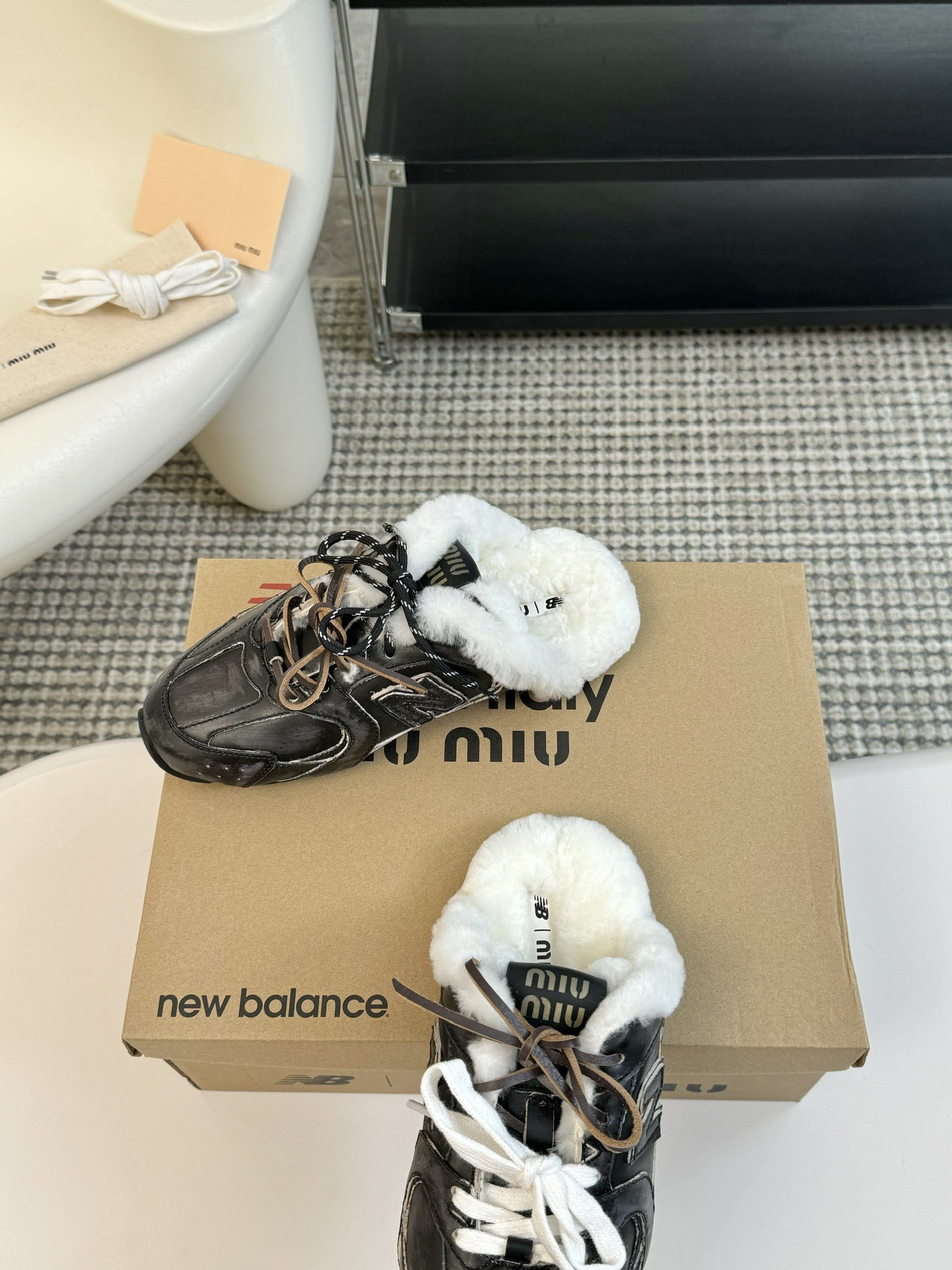 MiuMiu️NewBalance联名系列德训运动鞋出真毛里了各大品牌都热衷于跨界联名缪缪这次联名诚意满