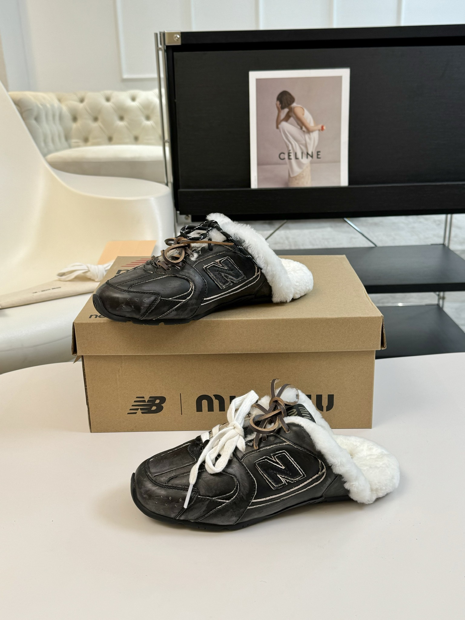 MiuMiu️NewBalance联名系列德训运动鞋出真毛里了各大品牌都热衷于跨界联名缪缪这次联名诚意满