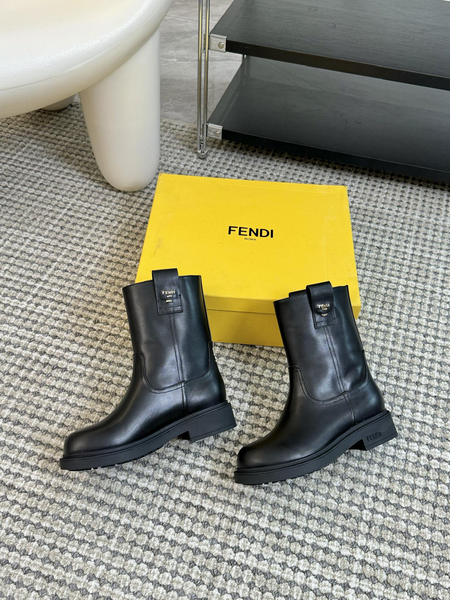 FEND*芬迪秋冬老花厚底高筒靴又出美靴啦头层牛皮面料搭配F家经典老花小牛皮位全油边后包高周波压印机车造