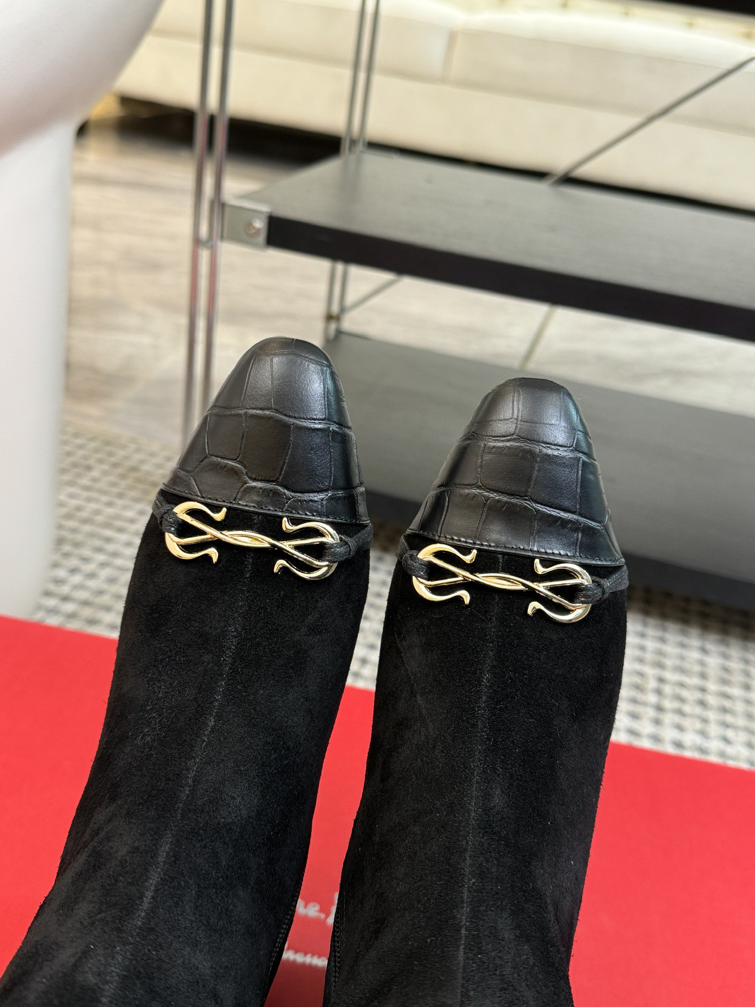 salvatoreFerragamo菲拉格慕24ss秋冬新品粗跟五金扣长靴！Gancini马蹄扣粗跟长靴