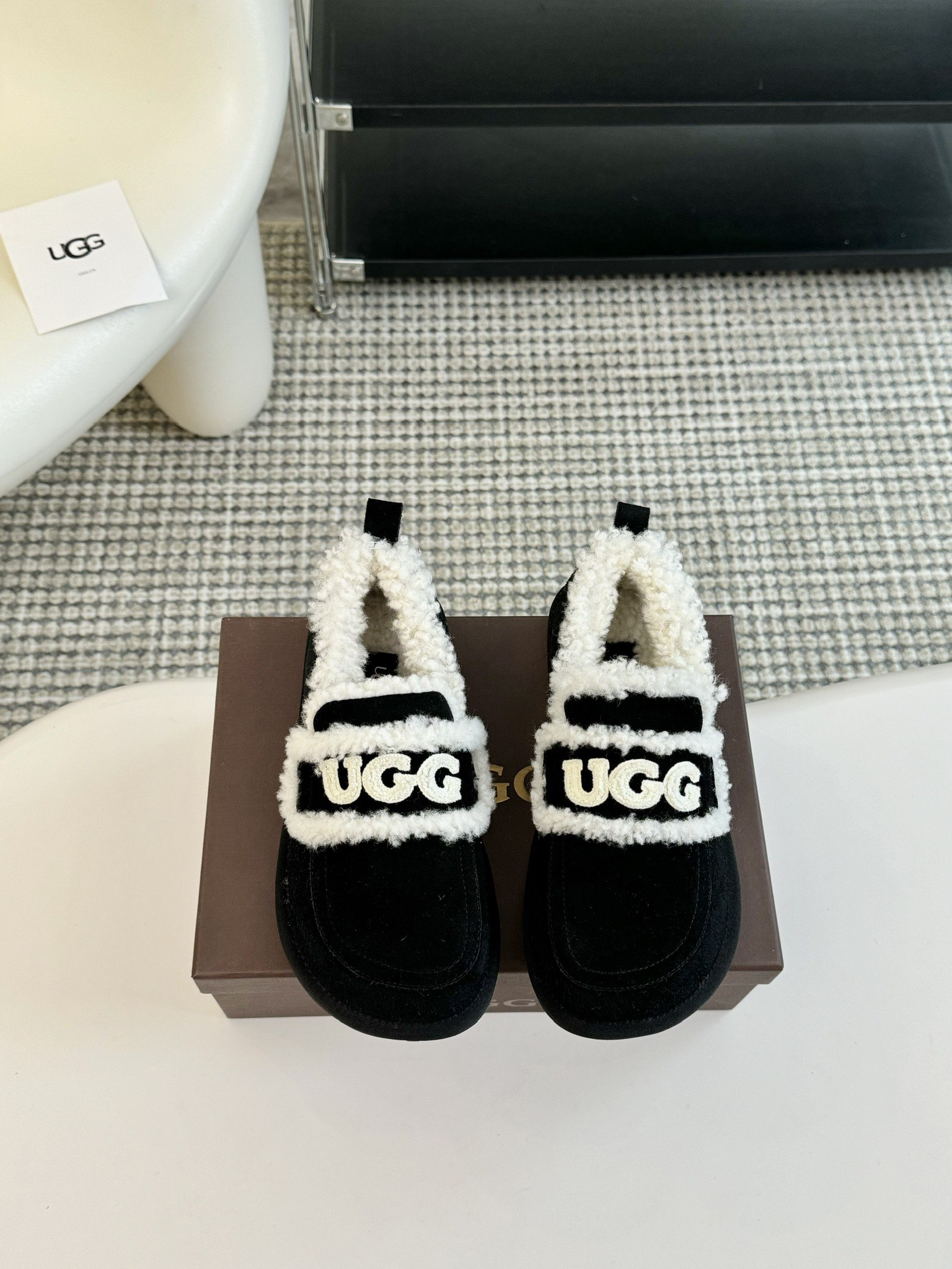 单鞋UGG24vs秋冬爆款松糕厚底休闲毛鞋系列松糕厚底毛鞋一款不会撞衫的鞋子简约的隔板设计上斑点的大底鞋