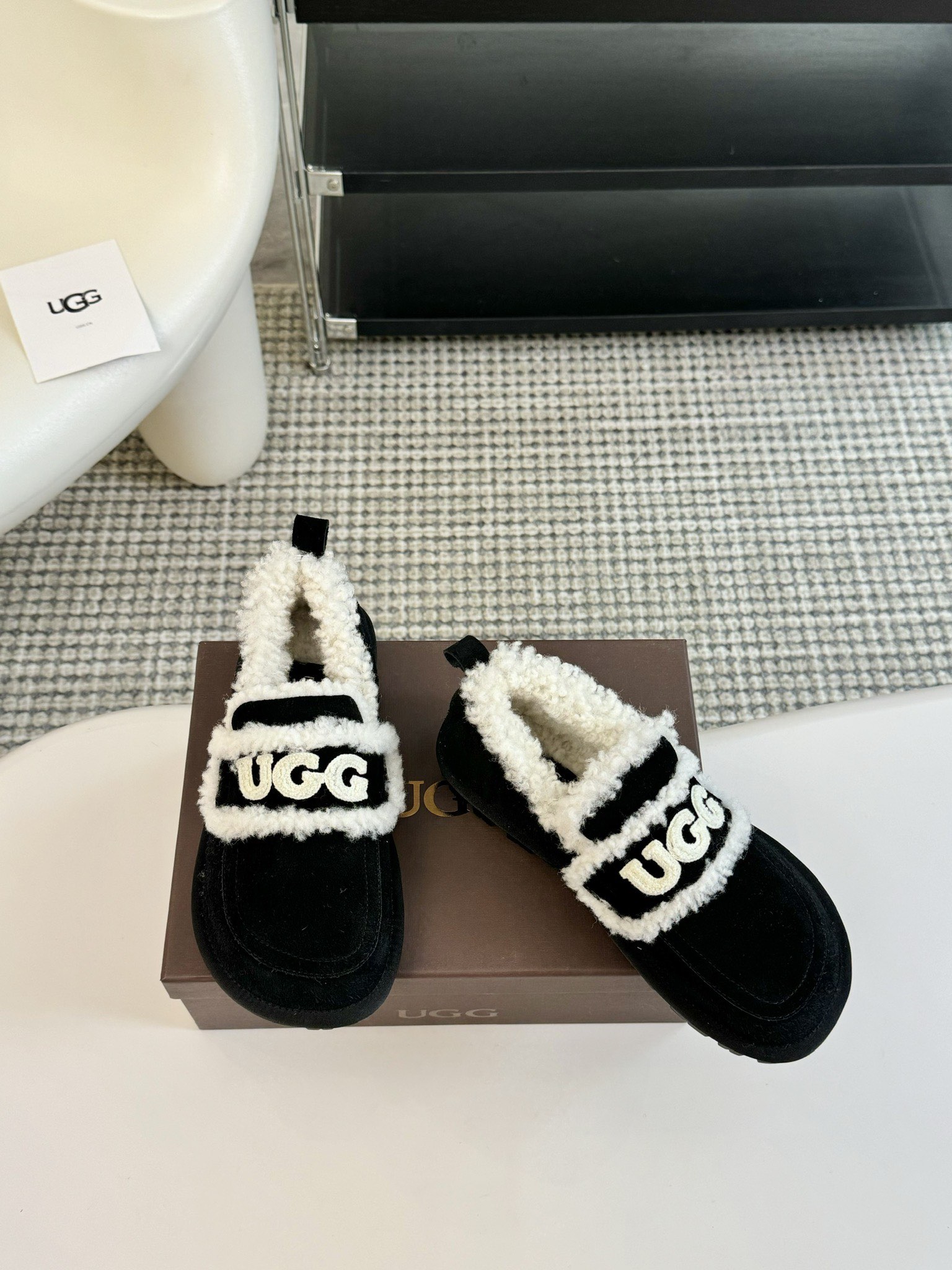 单鞋UGG24vs秋冬爆款松糕厚底休闲毛鞋系列松糕厚底毛鞋一款不会撞衫的鞋子简约的隔板设计上斑点的大底鞋