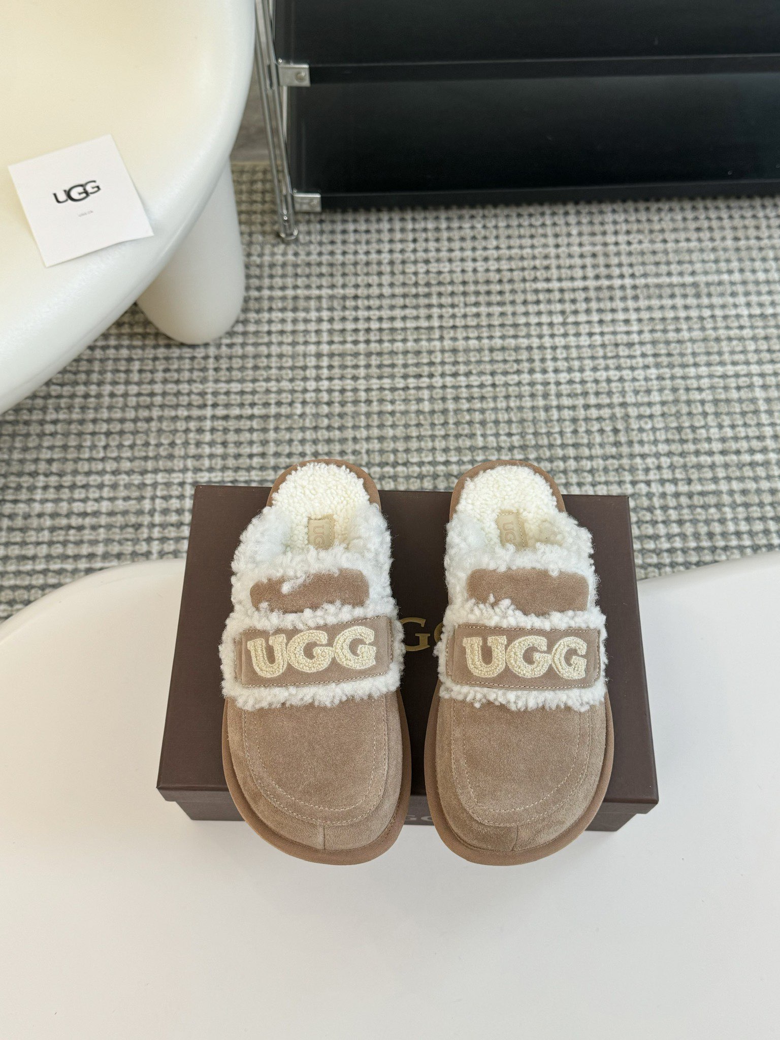 拖鞋UGG24vs秋冬爆款松糕厚底休闲毛鞋系列松糕厚底毛鞋一款不会撞衫的鞋子简约的隔板设计上斑点的大底鞋