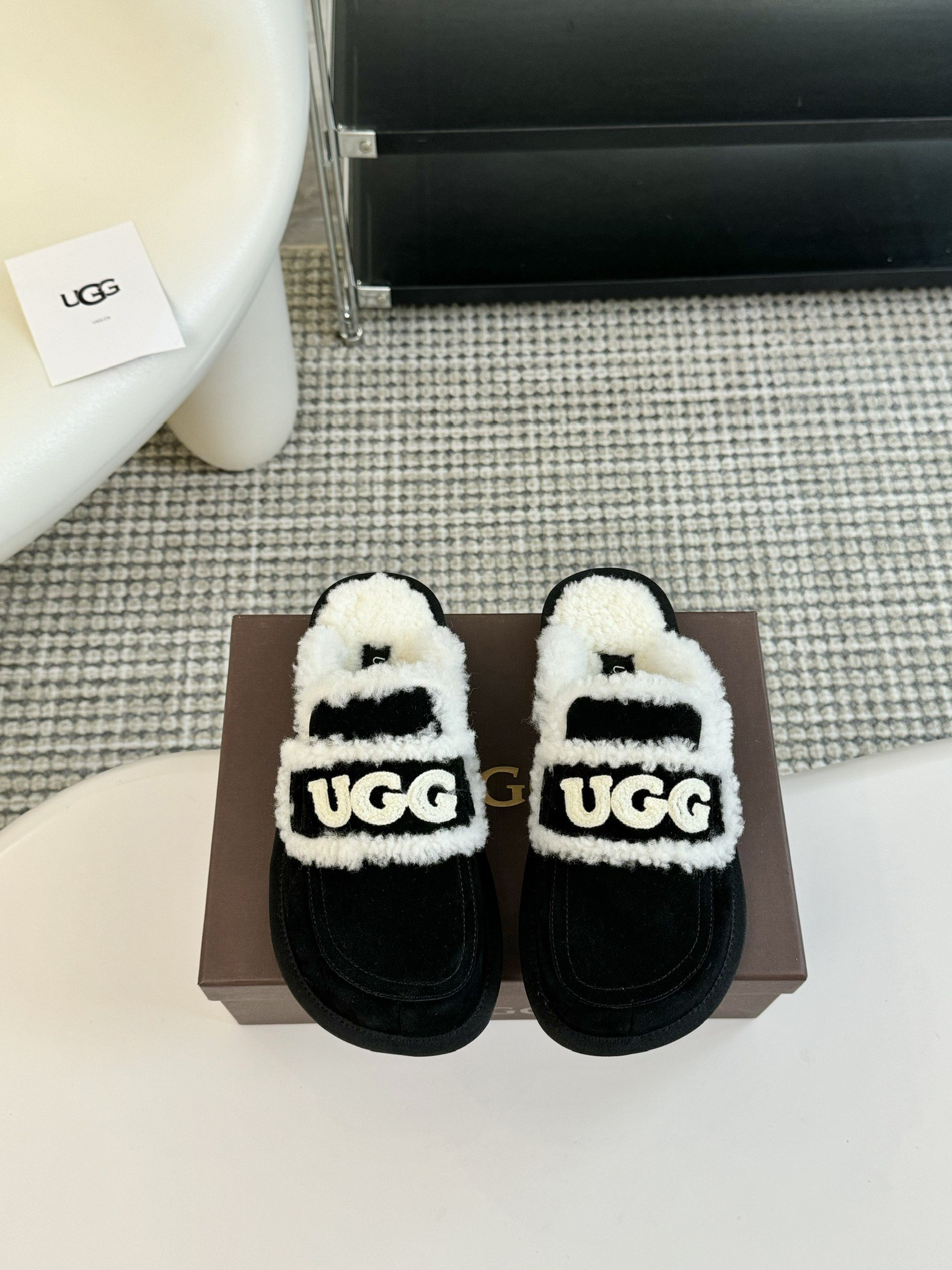 拖鞋UGG24vs秋冬爆款松糕厚底休闲毛鞋系列松糕厚底毛鞋一款不会撞衫的鞋子简约的隔板设计上斑点的大底鞋