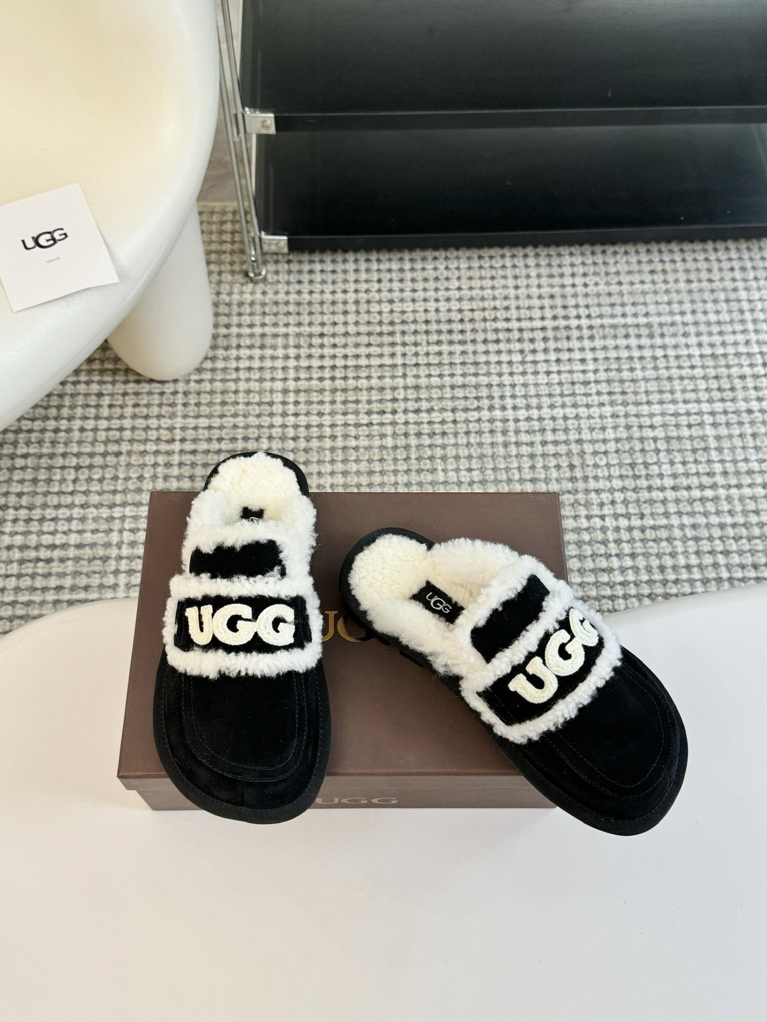 拖鞋UGG24vs秋冬爆款松糕厚底休闲毛鞋系列松糕厚底毛鞋一款不会撞衫的鞋子简约的隔板设计上斑点的大底鞋