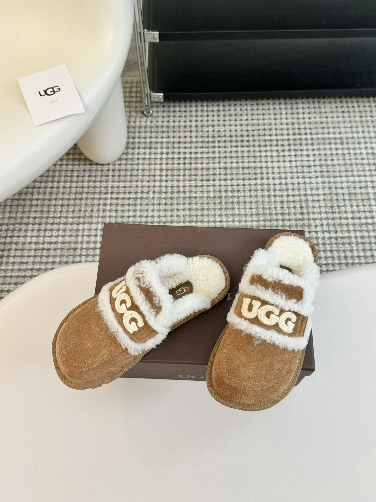 拖鞋UGG24vs秋冬爆款松糕厚底休闲毛鞋系列松糕厚底毛鞋一款不会撞衫的鞋子简约的隔板设计上斑点的大底鞋