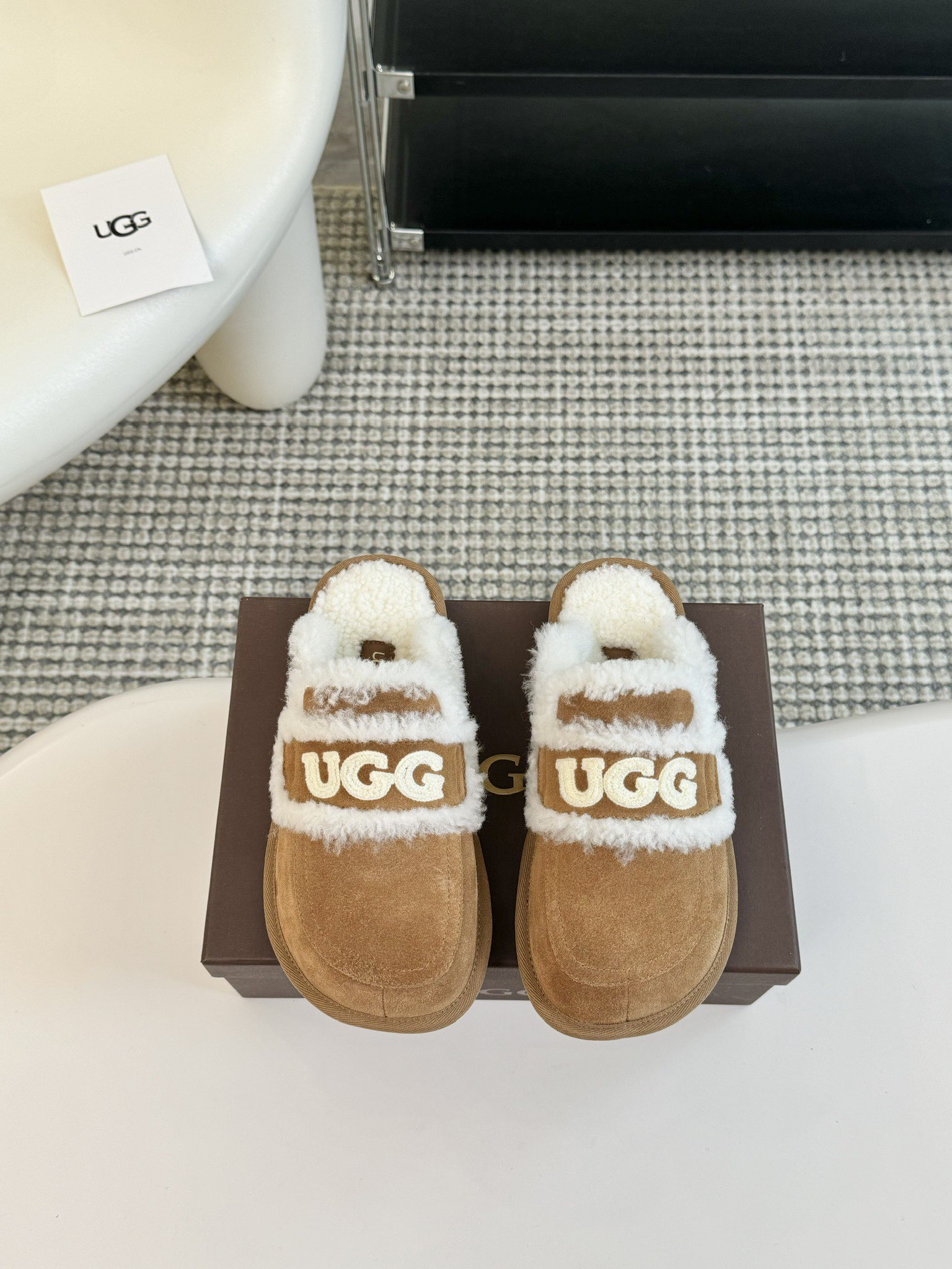 拖鞋UGG24vs秋冬爆款松糕厚底休闲毛鞋系列松糕厚底毛鞋一款不会撞衫的鞋子简约的隔板设计上斑点的大底鞋