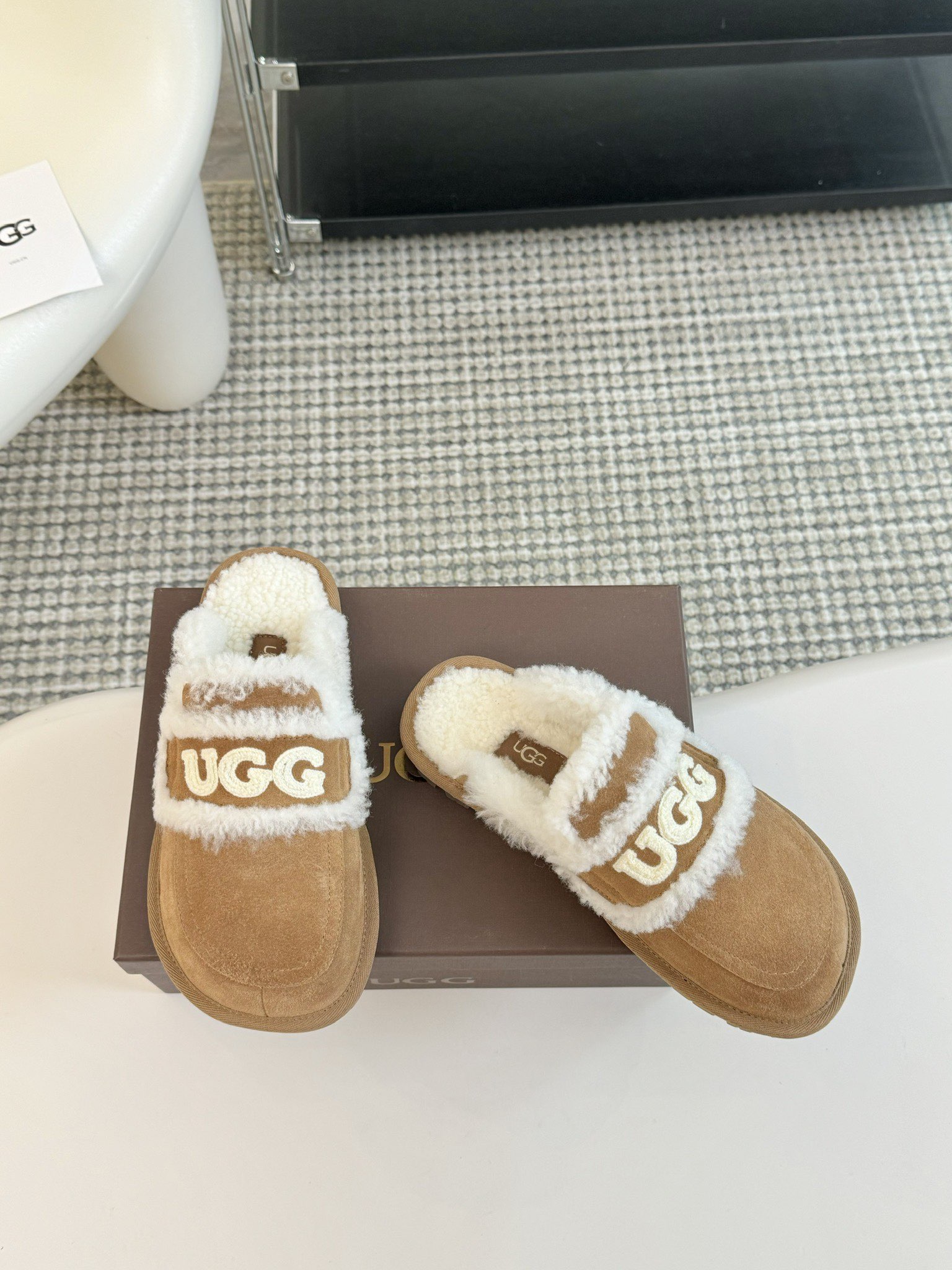 拖鞋UGG24vs秋冬爆款松糕厚底休闲毛鞋系列松糕厚底毛鞋一款不会撞衫的鞋子简约的隔板设计上斑点的大底鞋