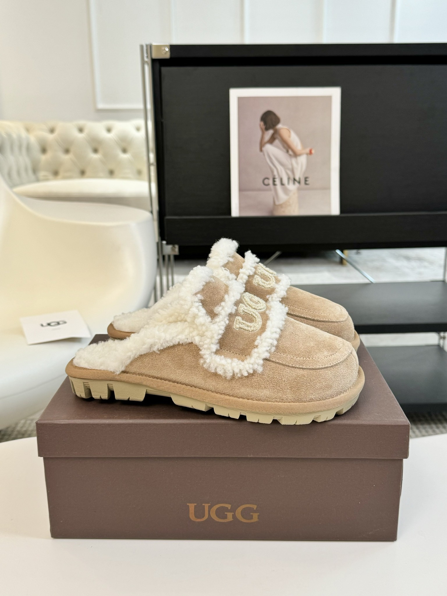 拖鞋UGG24vs秋冬爆款松糕厚底休闲毛鞋系列松糕厚底毛鞋一款不会撞衫的鞋子简约的隔板设计上斑点的大底鞋