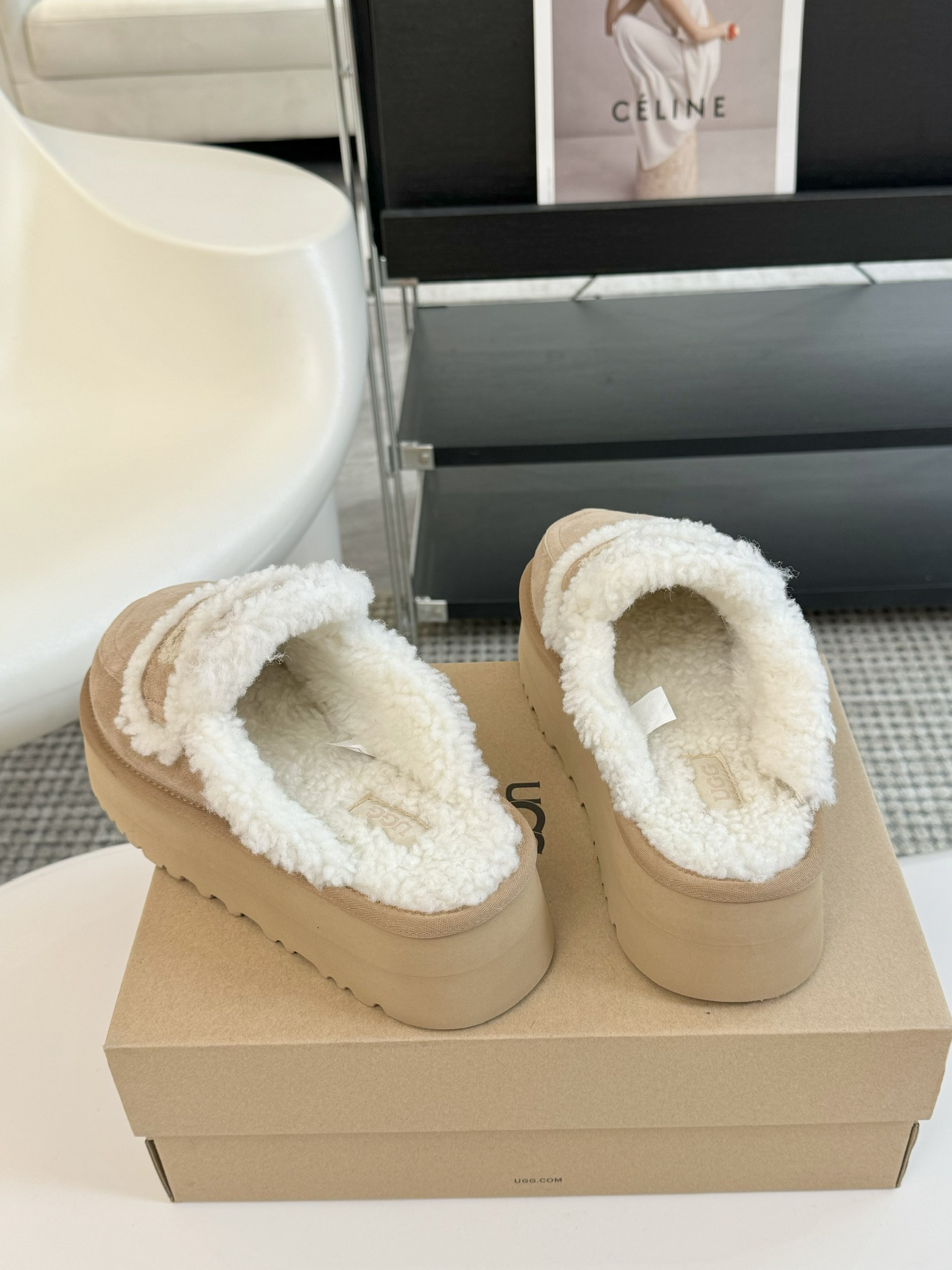 拖鞋UGG24vs秋冬爆款松糕厚底休闲毛鞋系列松糕厚底毛鞋一款不会撞衫的鞋子简约的隔板设计上斑点的大底鞋