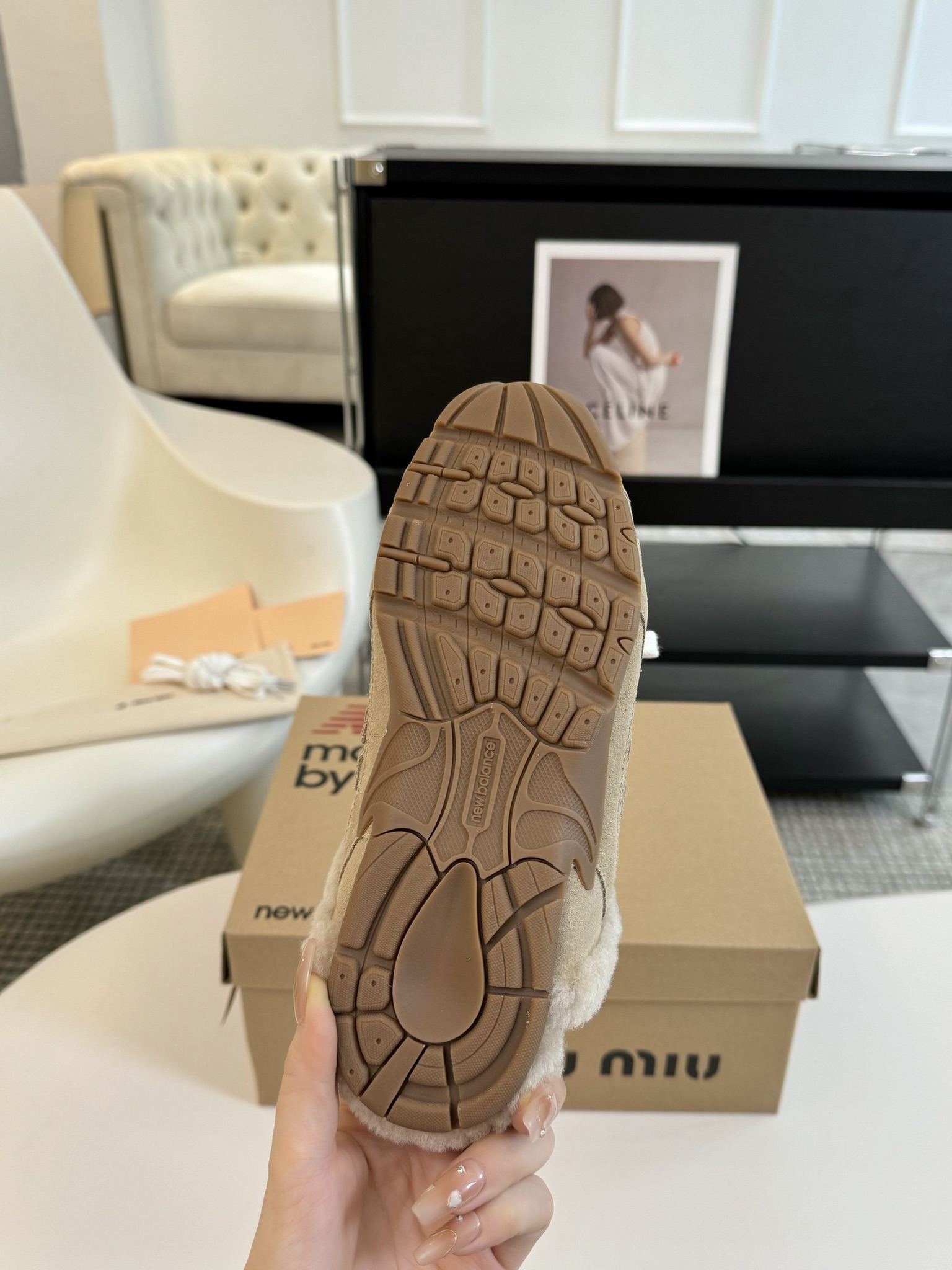 MiuMiu️NewBalance联名系列德训运动鞋出真毛里了各大品牌都热衷于跨界联名缪缪这次联名诚意满