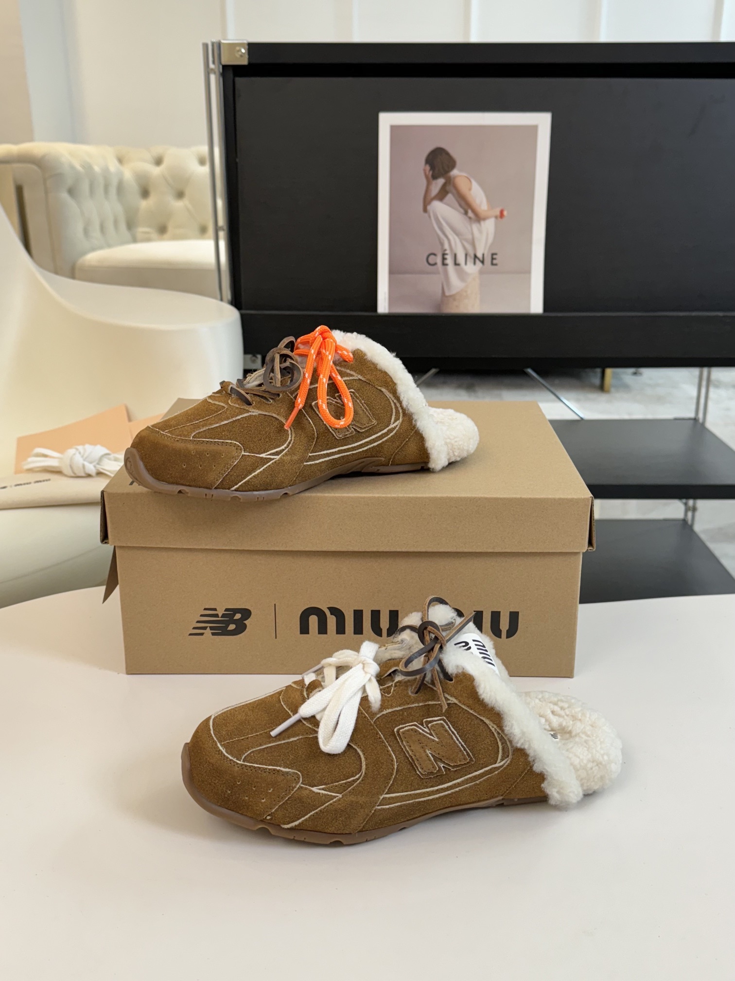 MiuMiu️NewBalance联名系列德训运动鞋出真毛里了各大品牌都热衷于跨界联名缪缪这次联名诚意满