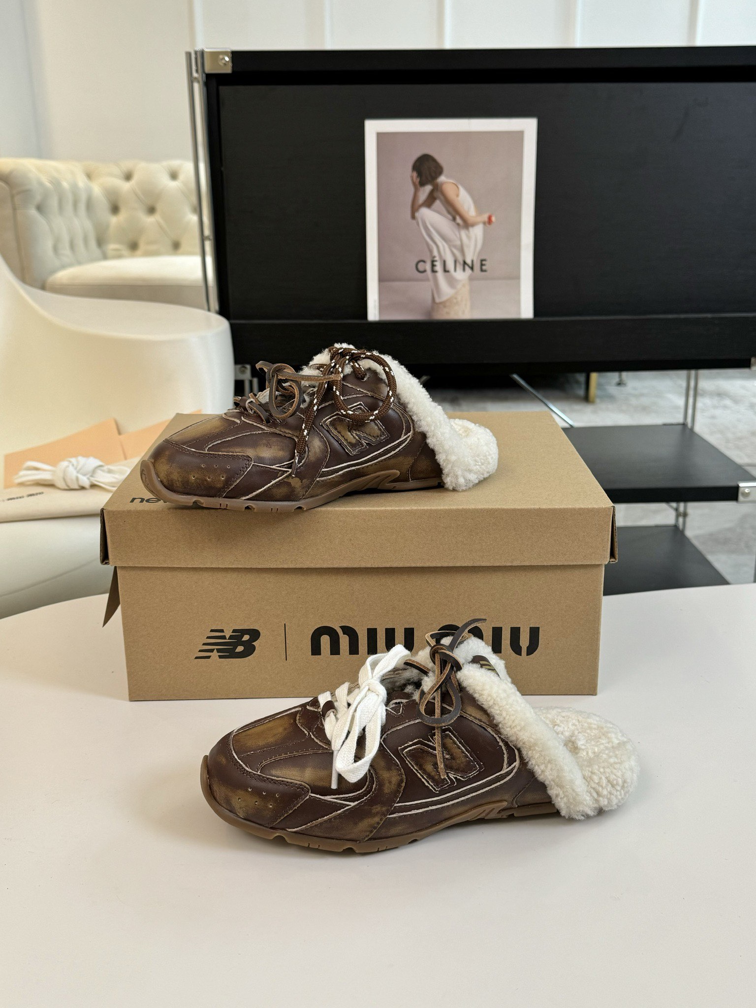 MiuMiu️NewBalance联名系列德训运动鞋出真毛里了各大品牌都热衷于跨界联名缪缪这次联名诚意满