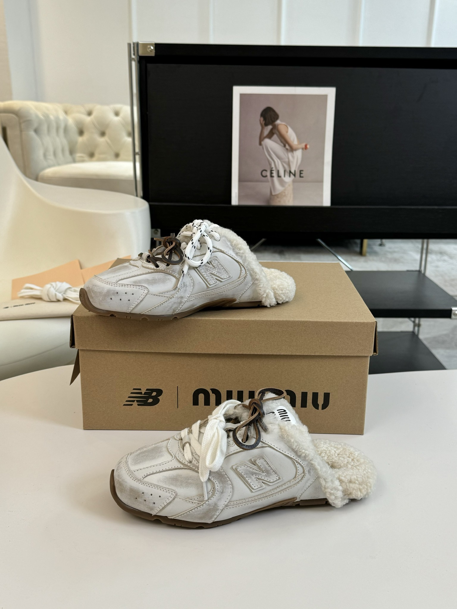 MiuMiu️NewBalance联名系列德训运动鞋出真毛里了各大品牌都热衷于跨界联名缪缪这次联名诚意满