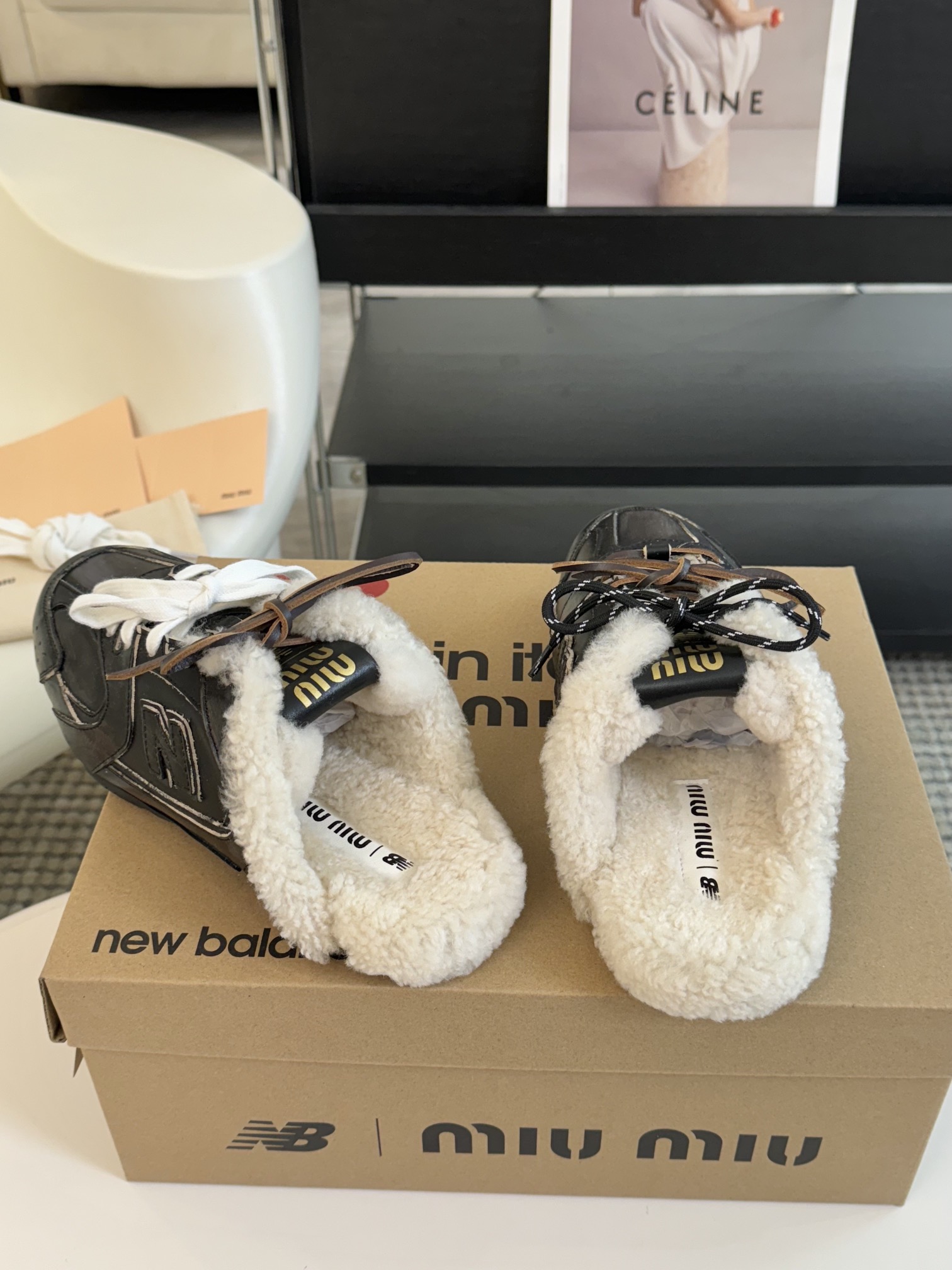 MiuMiu️NewBalance联名系列德训运动鞋出真毛里了各大品牌都热衷于跨界联名缪缪这次联名诚意满