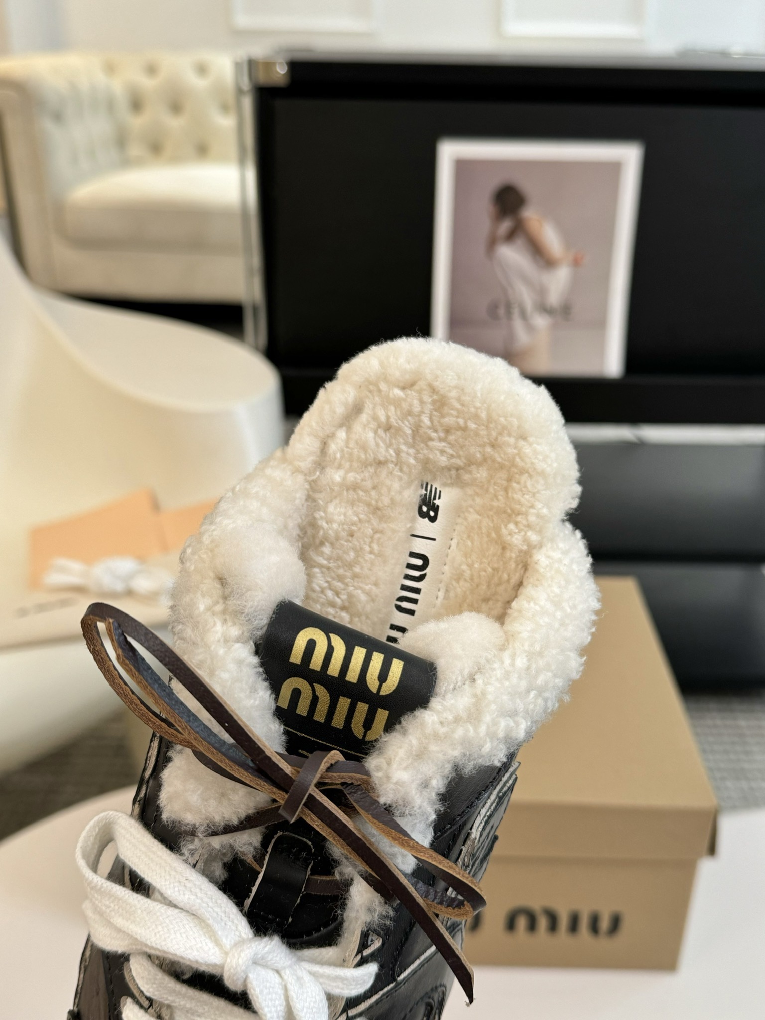 MiuMiu️NewBalance联名系列德训运动鞋出真毛里了各大品牌都热衷于跨界联名缪缪这次联名诚意满