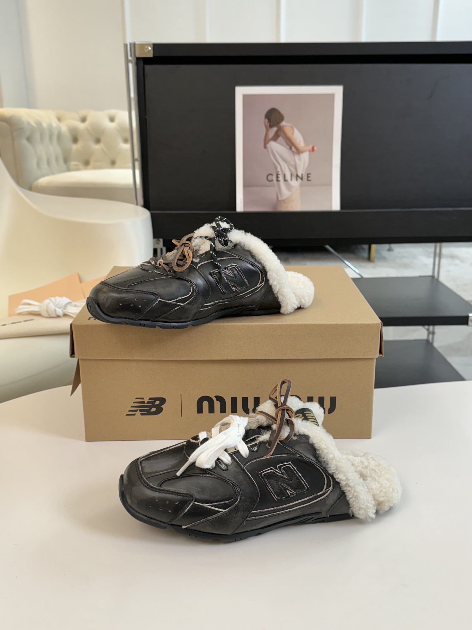 MiuMiu️NewBalance联名系列德训运动鞋出真毛里了各大品牌都热衷于跨界联名缪缪这次联名诚意满