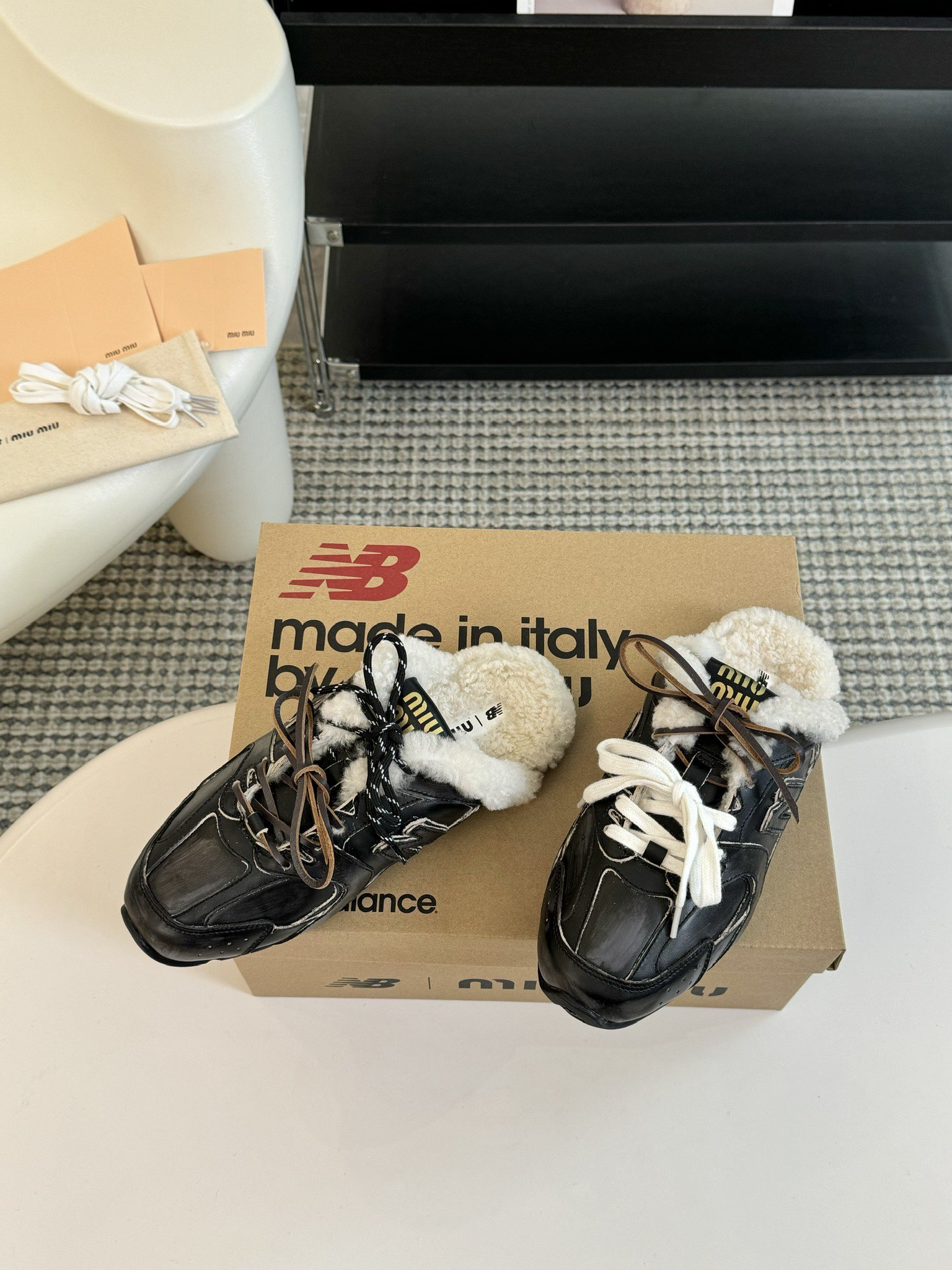 MiuMiu️NewBalance联名系列德训运动鞋出真毛里了各大品牌都热衷于跨界联名缪缪这次联名诚意满