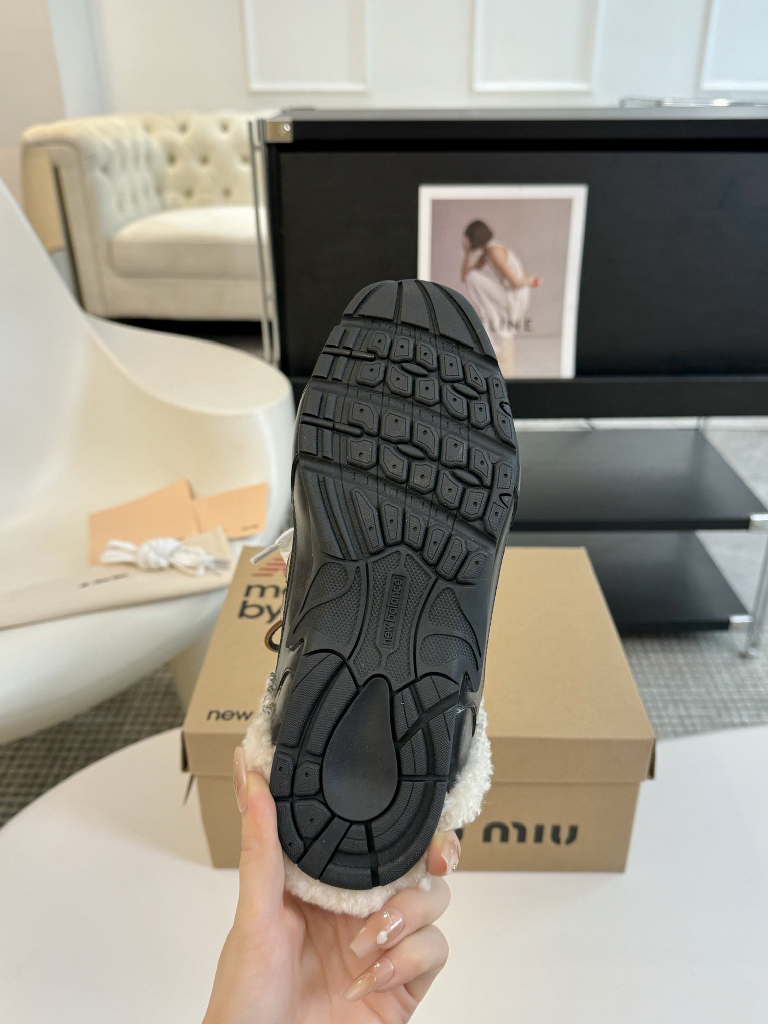 MiuMiu️NewBalance联名系列德训运动鞋出真毛里了各大品牌都热衷于跨界联名缪缪这次联名诚意满