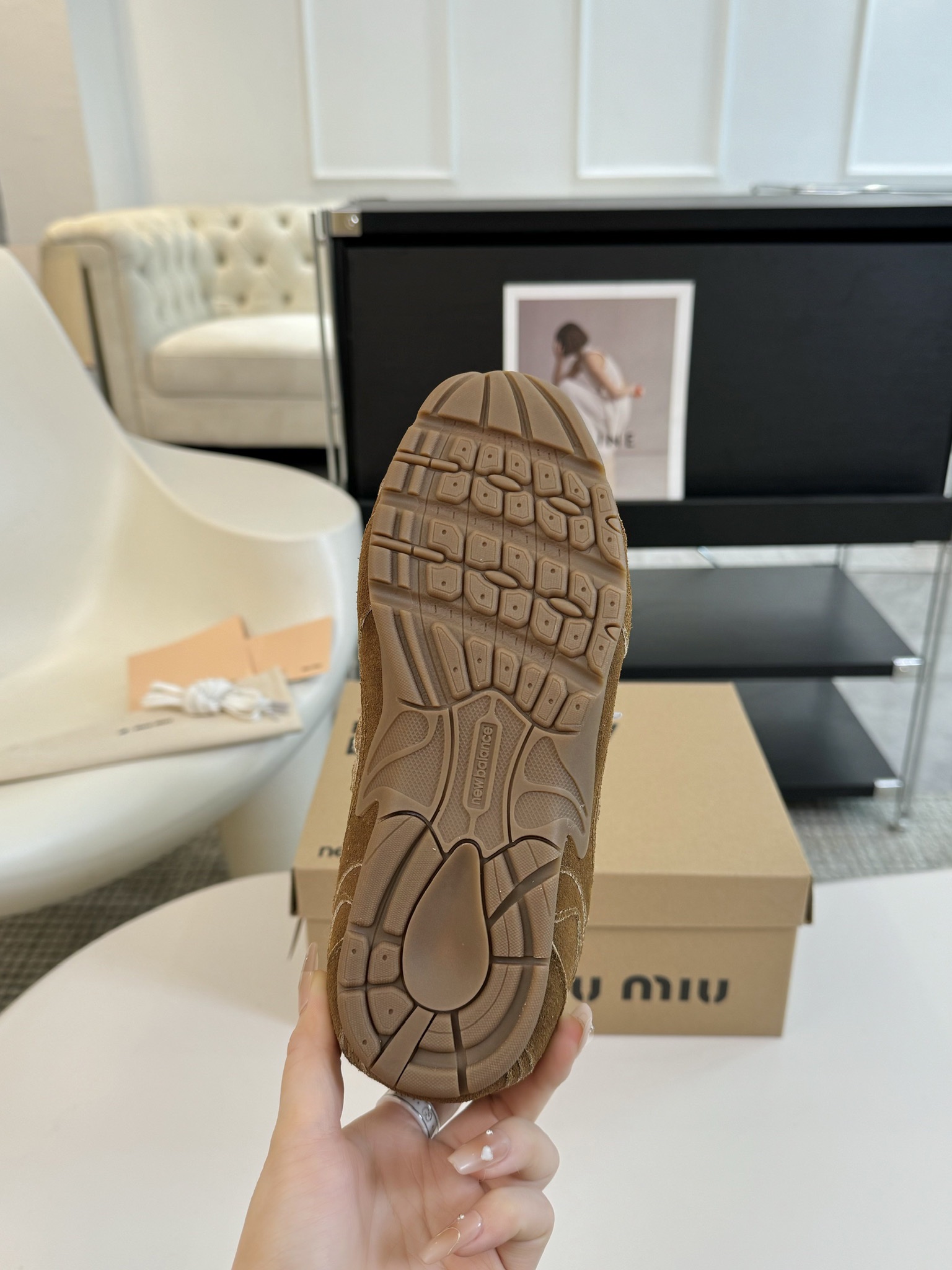 牛京MiuMiu️NewBalance联名系列德训运动鞋出真毛里了各大品牌都热衷于跨界联名缪缪这次联名诚