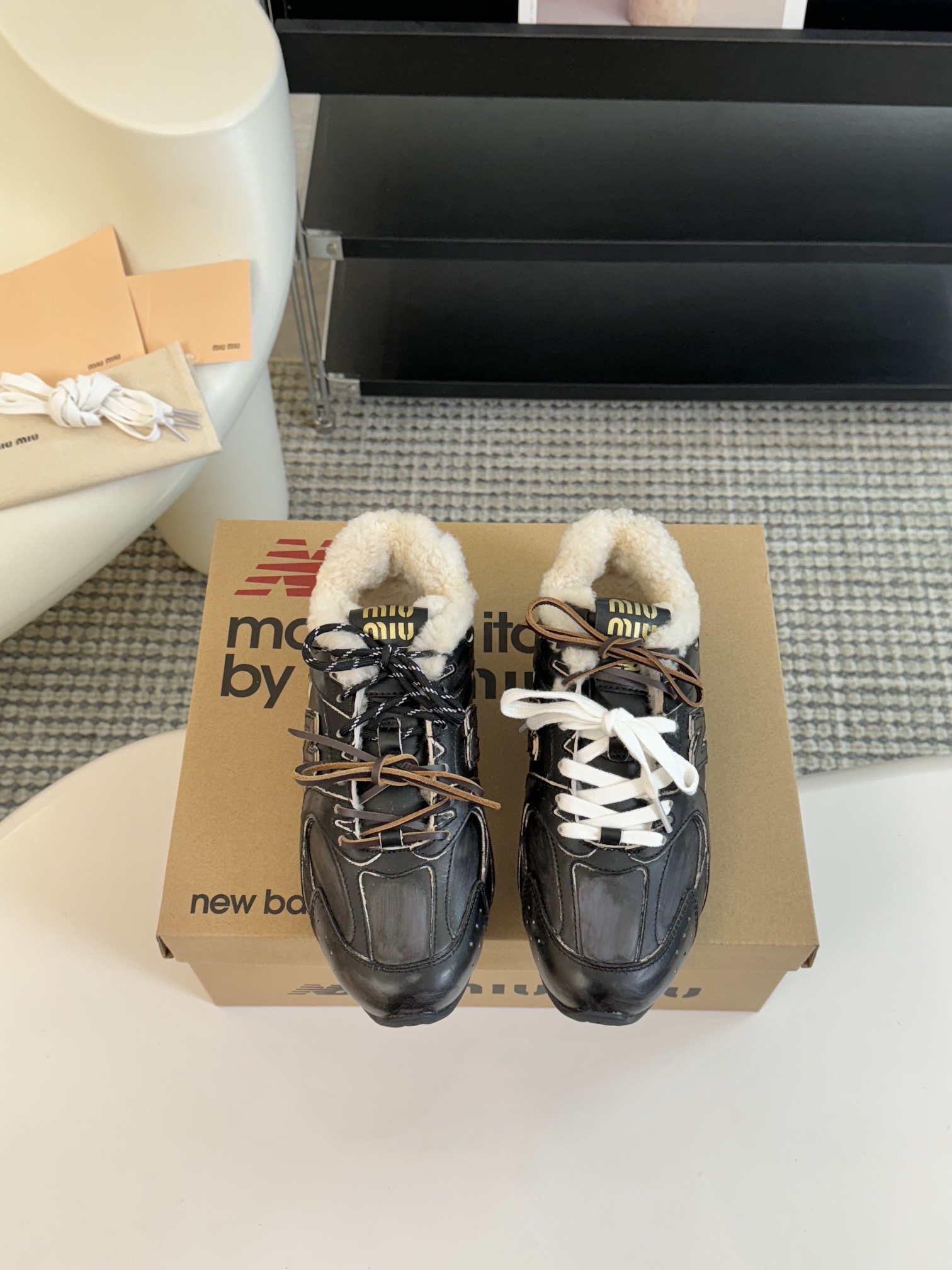 牛皮MiuMiu️NewBalance联名系列德训运动鞋出真毛里了各大品牌都热衷于跨界联名缪缪这次联名诚