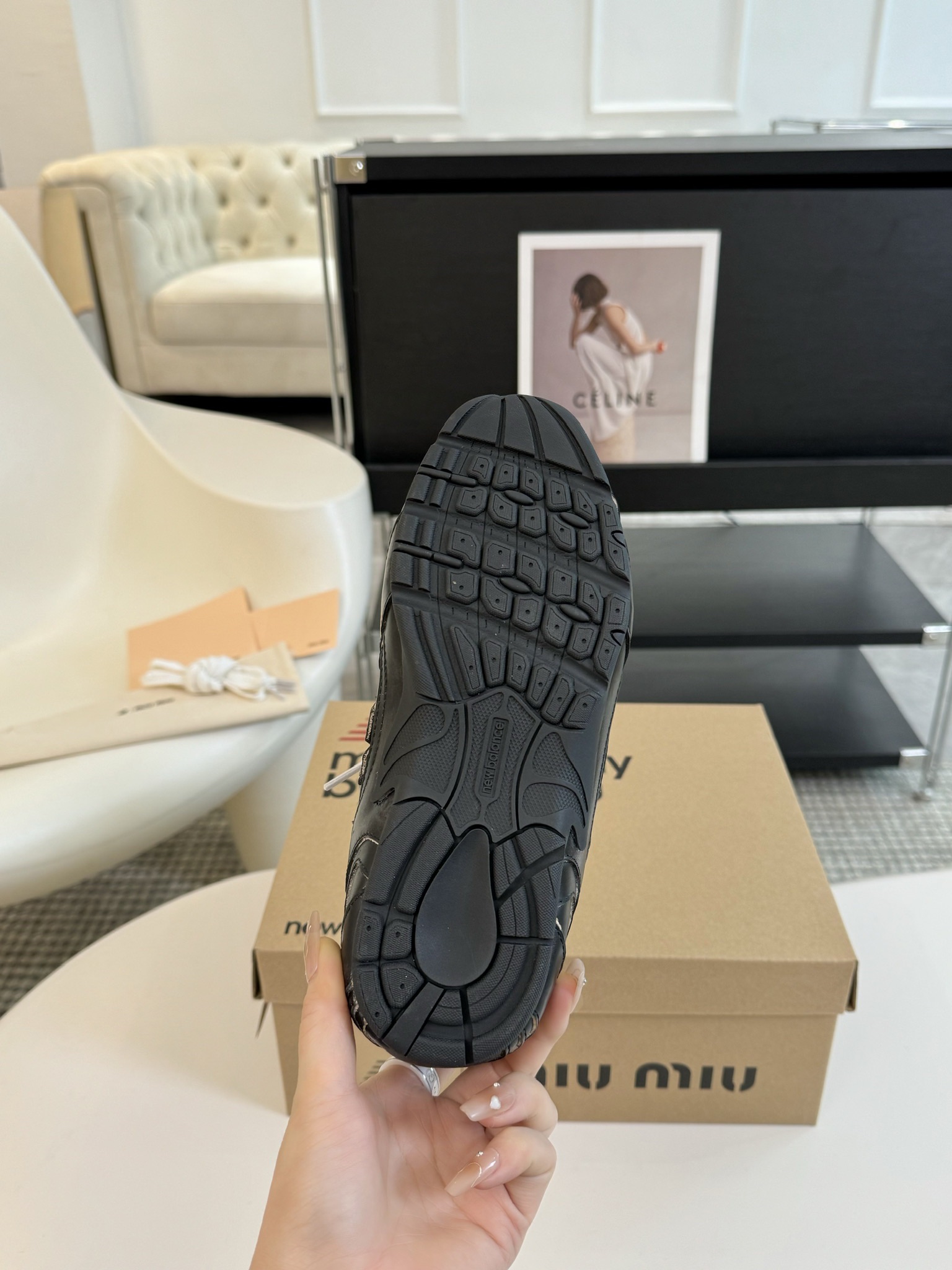 牛皮MiuMiu️NewBalance联名系列德训运动鞋出真毛里了各大品牌都热衷于跨界联名缪缪这次联名诚