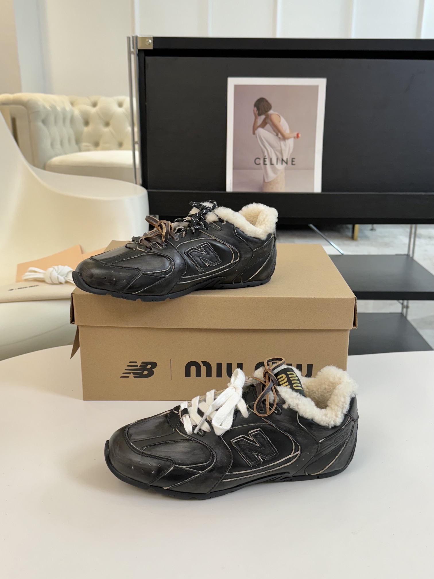 牛皮MiuMiu️NewBalance联名系列德训运动鞋出真毛里了各大品牌都热衷于跨界联名缪缪这次联名诚