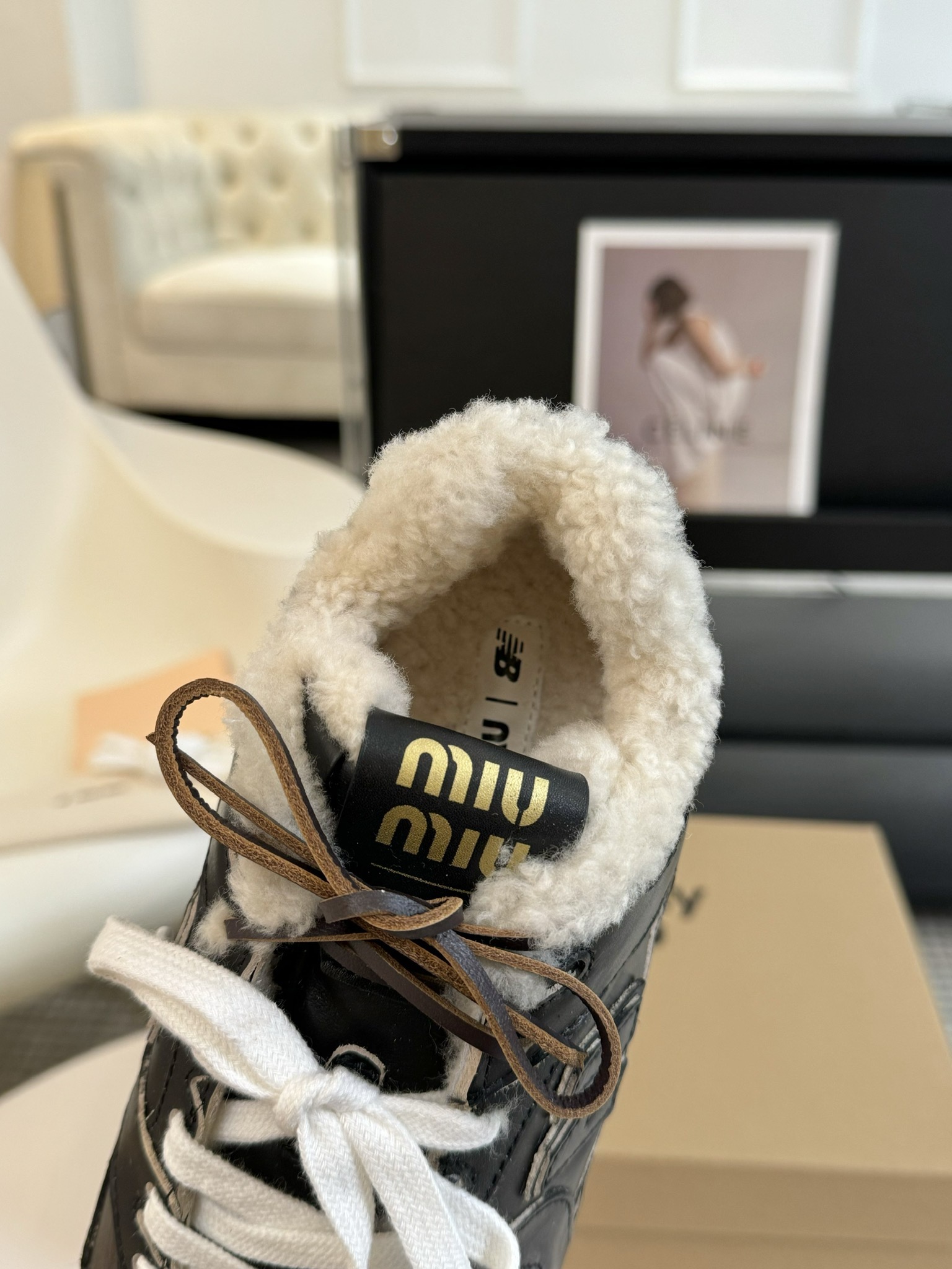 牛皮MiuMiu️NewBalance联名系列德训运动鞋出真毛里了各大品牌都热衷于跨界联名缪缪这次联名诚